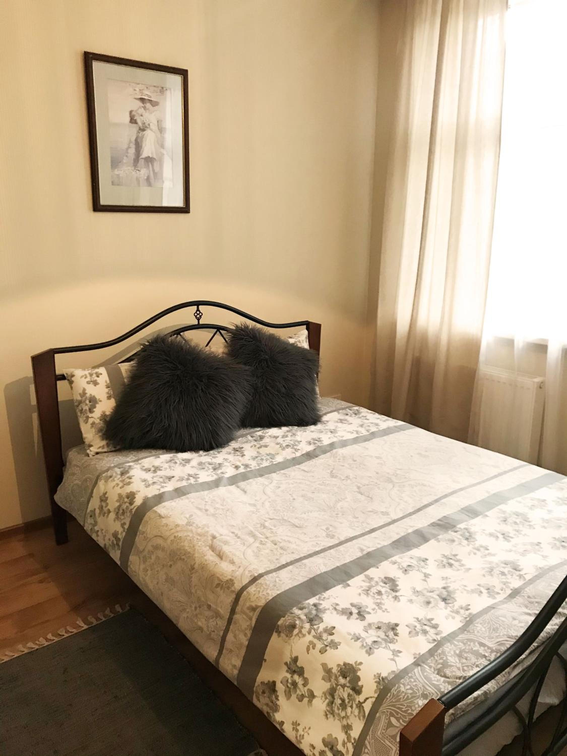 One-Bedroom Apartment - Photo 6