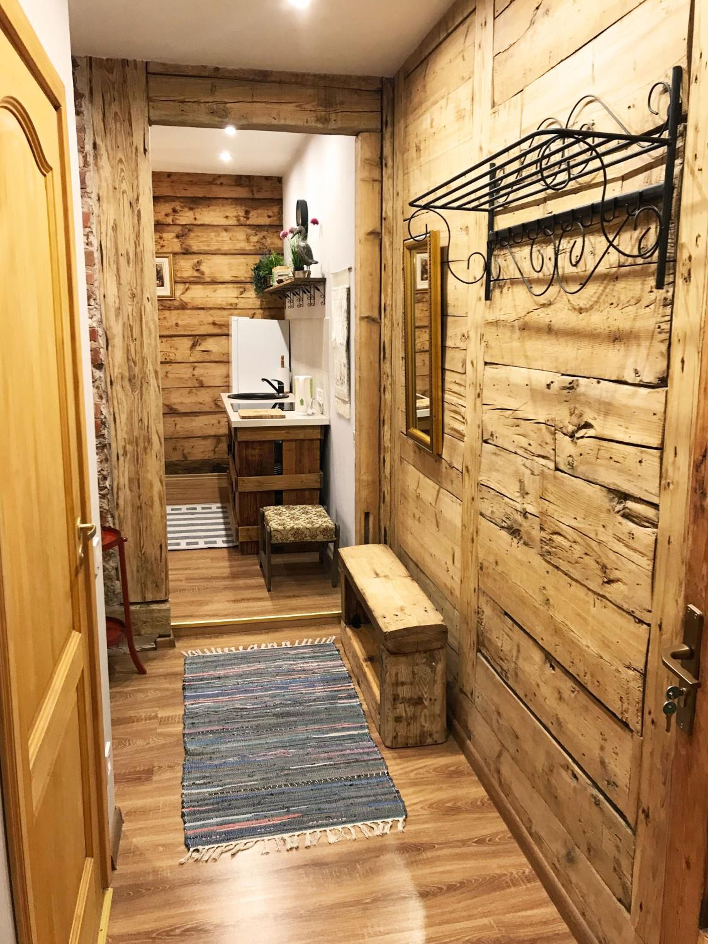 One-Bedroom Apartment - Photo 1