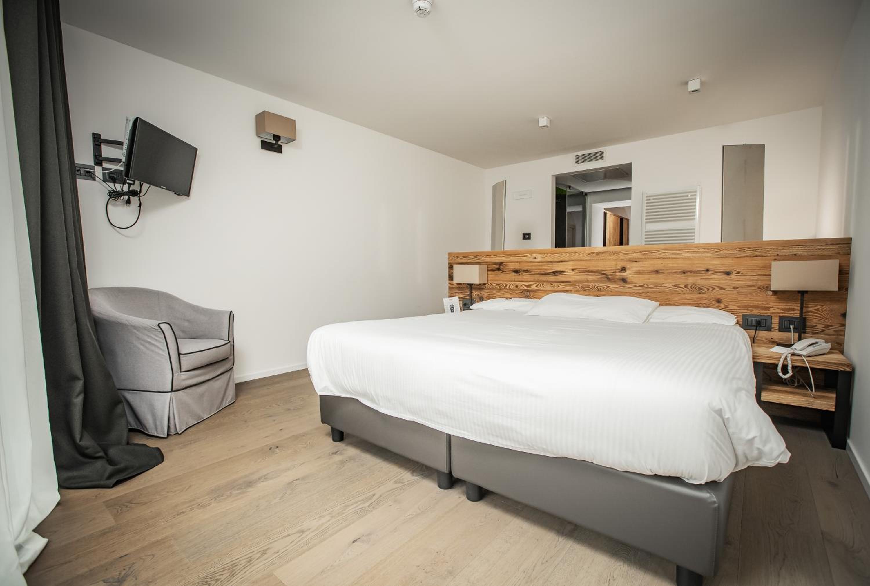 Superior Double Room - Photo 3
