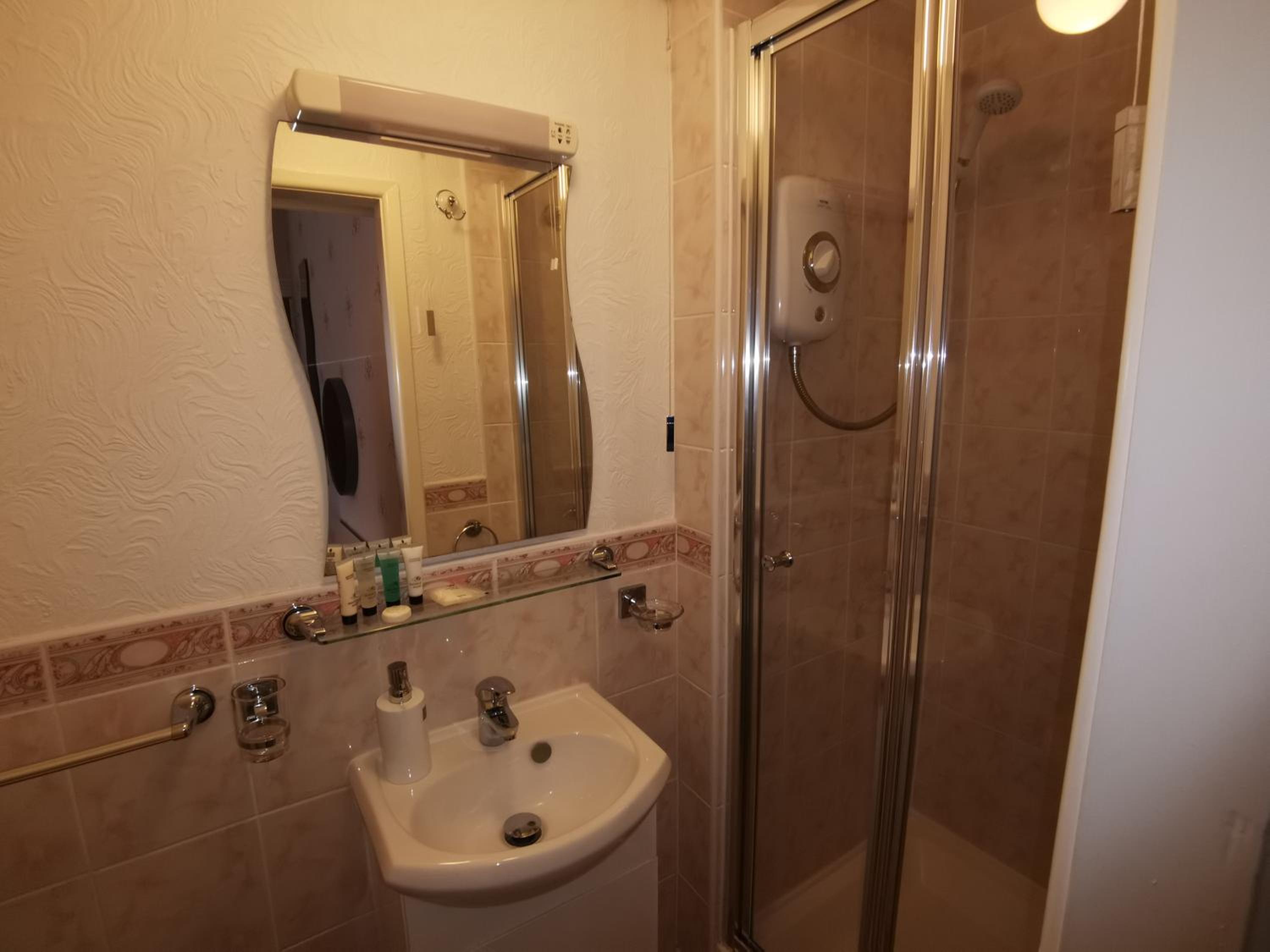 Double Room - Photo 6