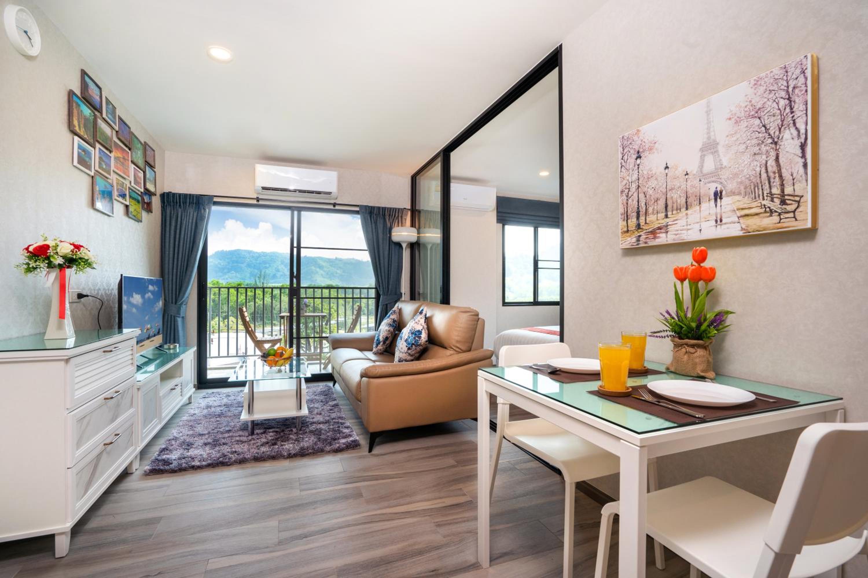 One-Bedroom Apartment with Pool View