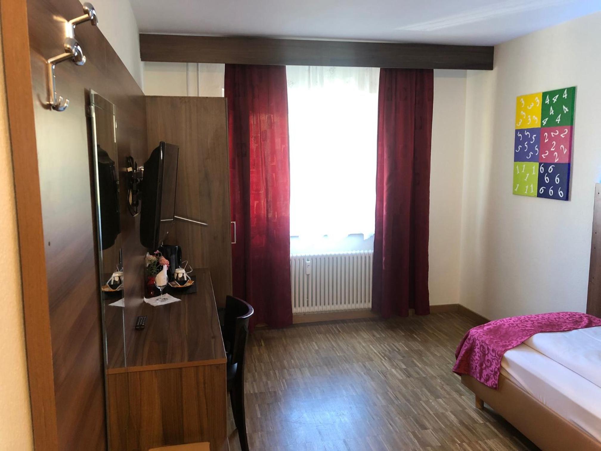 Single Room photo 3
