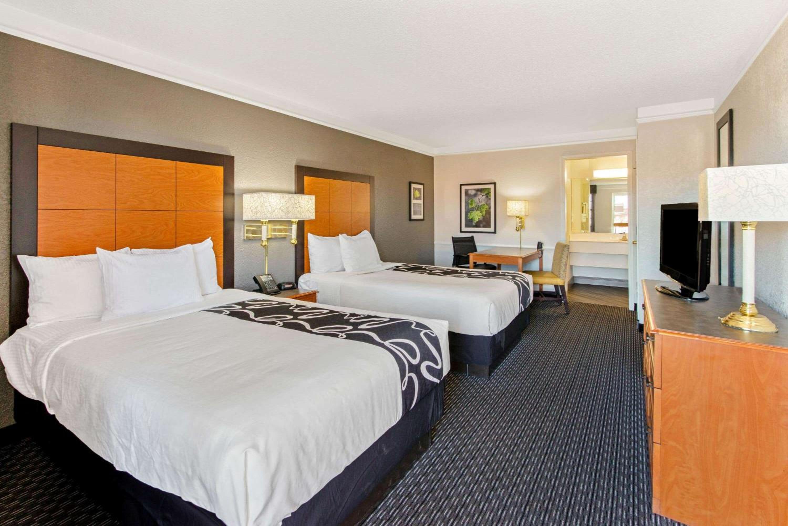 Double Room with Two Double Beds - Photo 1