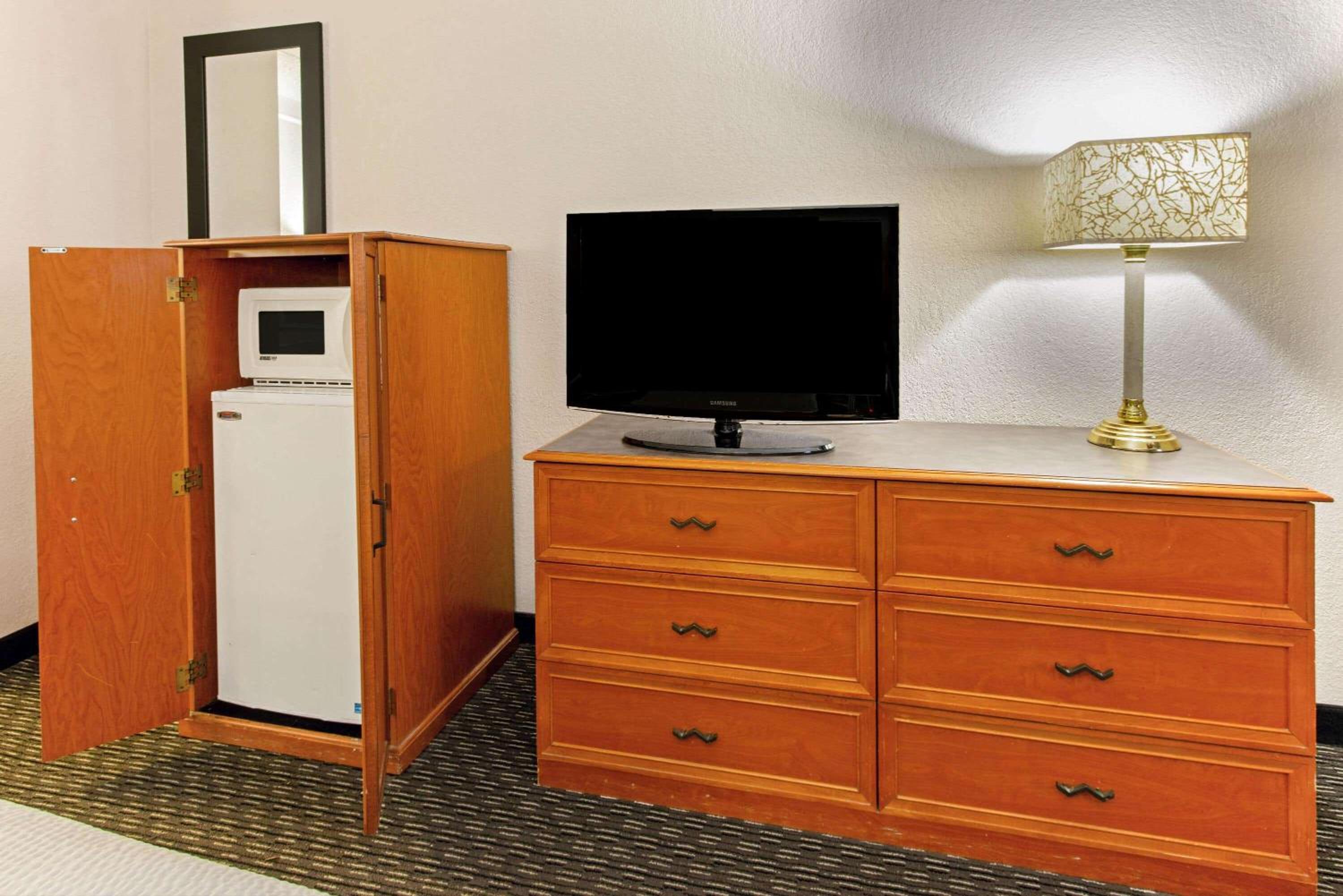 Deluxe King Room - Photo 3