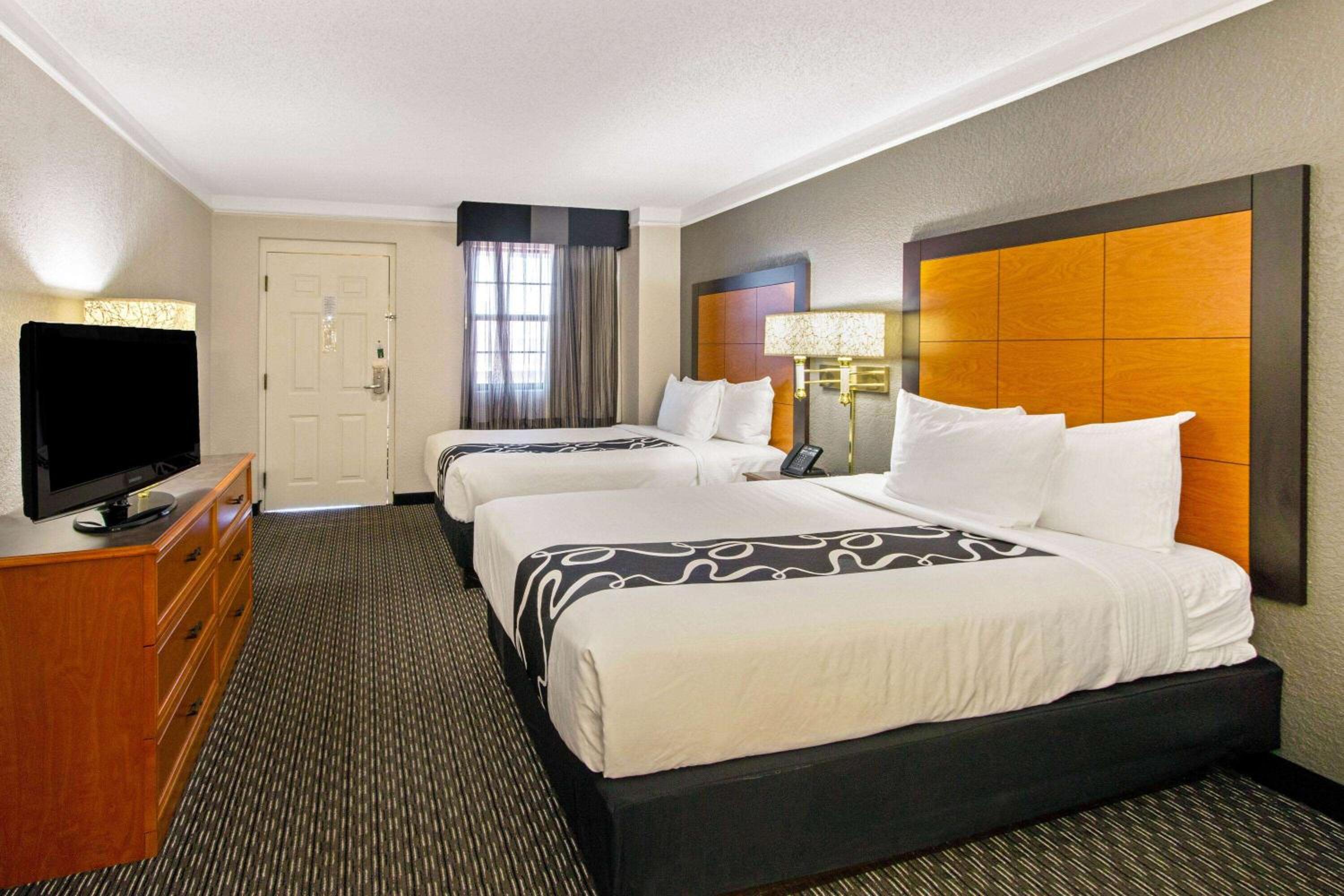 Double Room with Two Double Beds - Photo 2