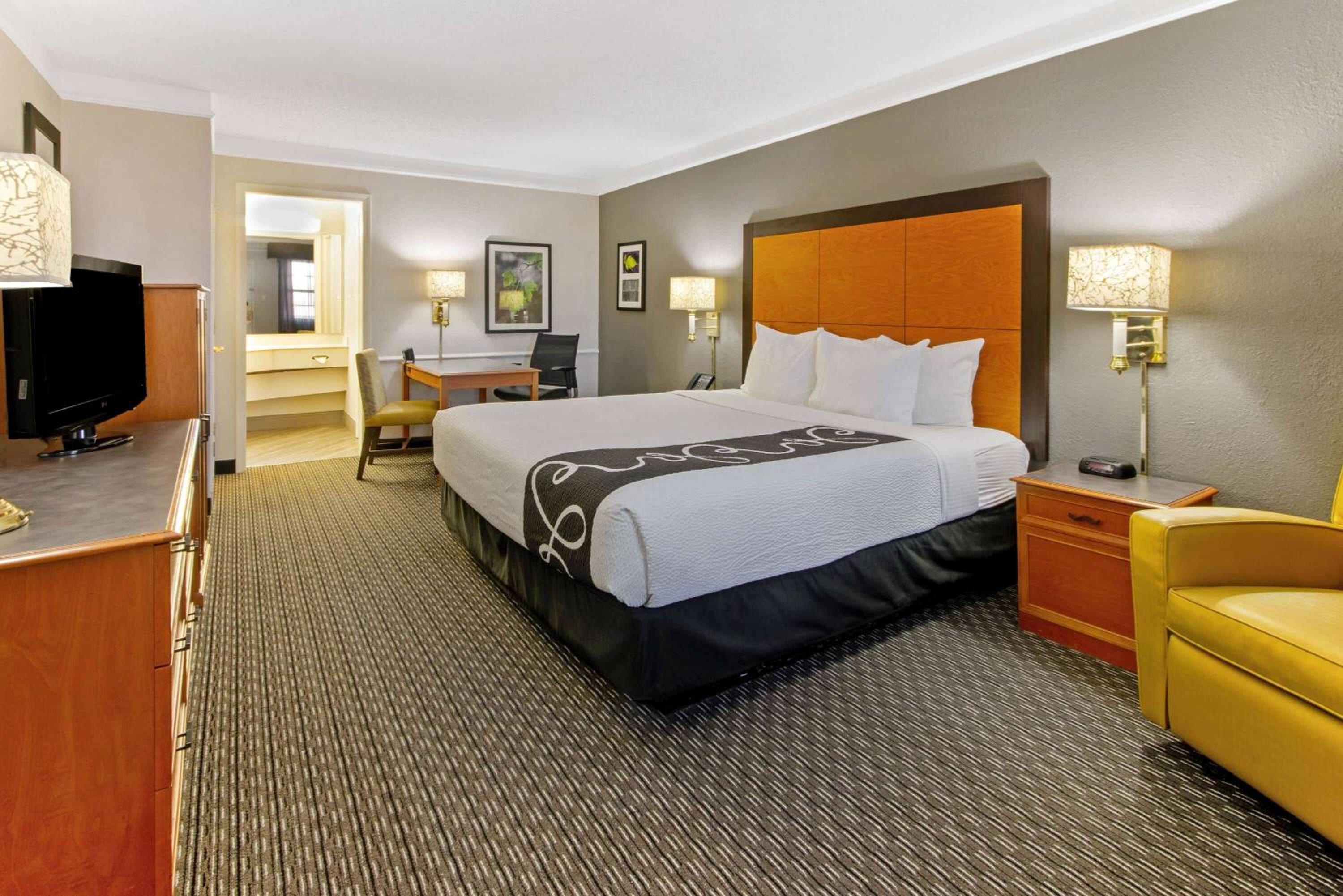 Deluxe King Room - Photo 1