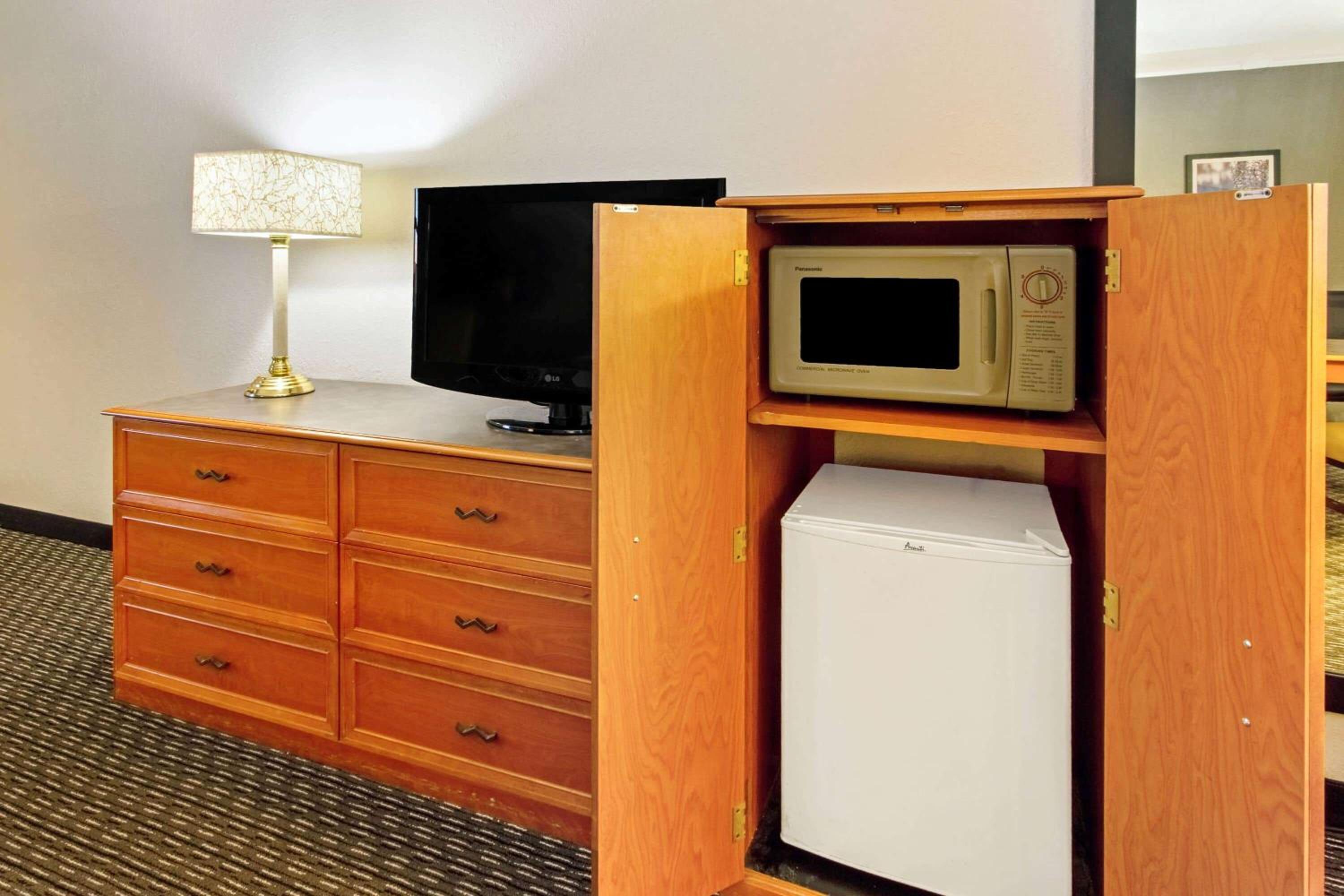 Deluxe Double Room with Two Double Beds - Photo 2