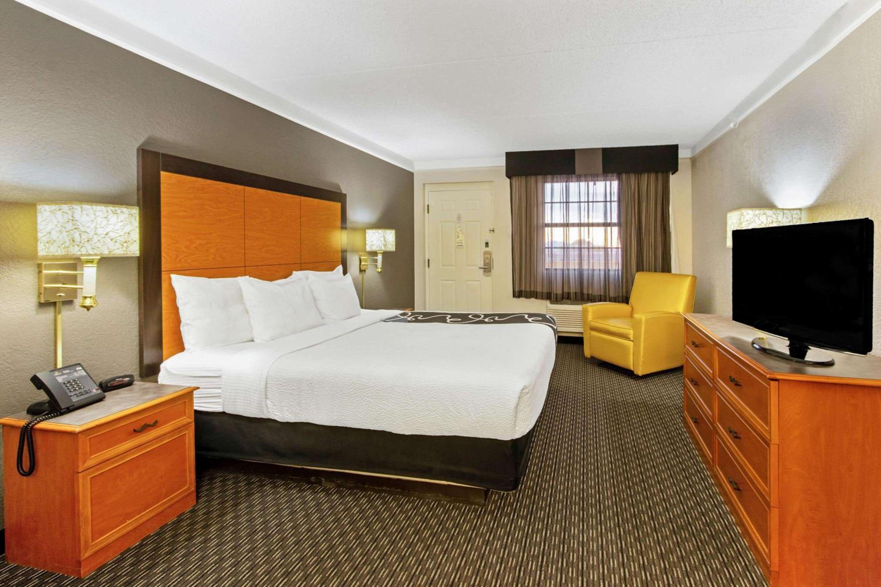 Deluxe King Room - Photo 5