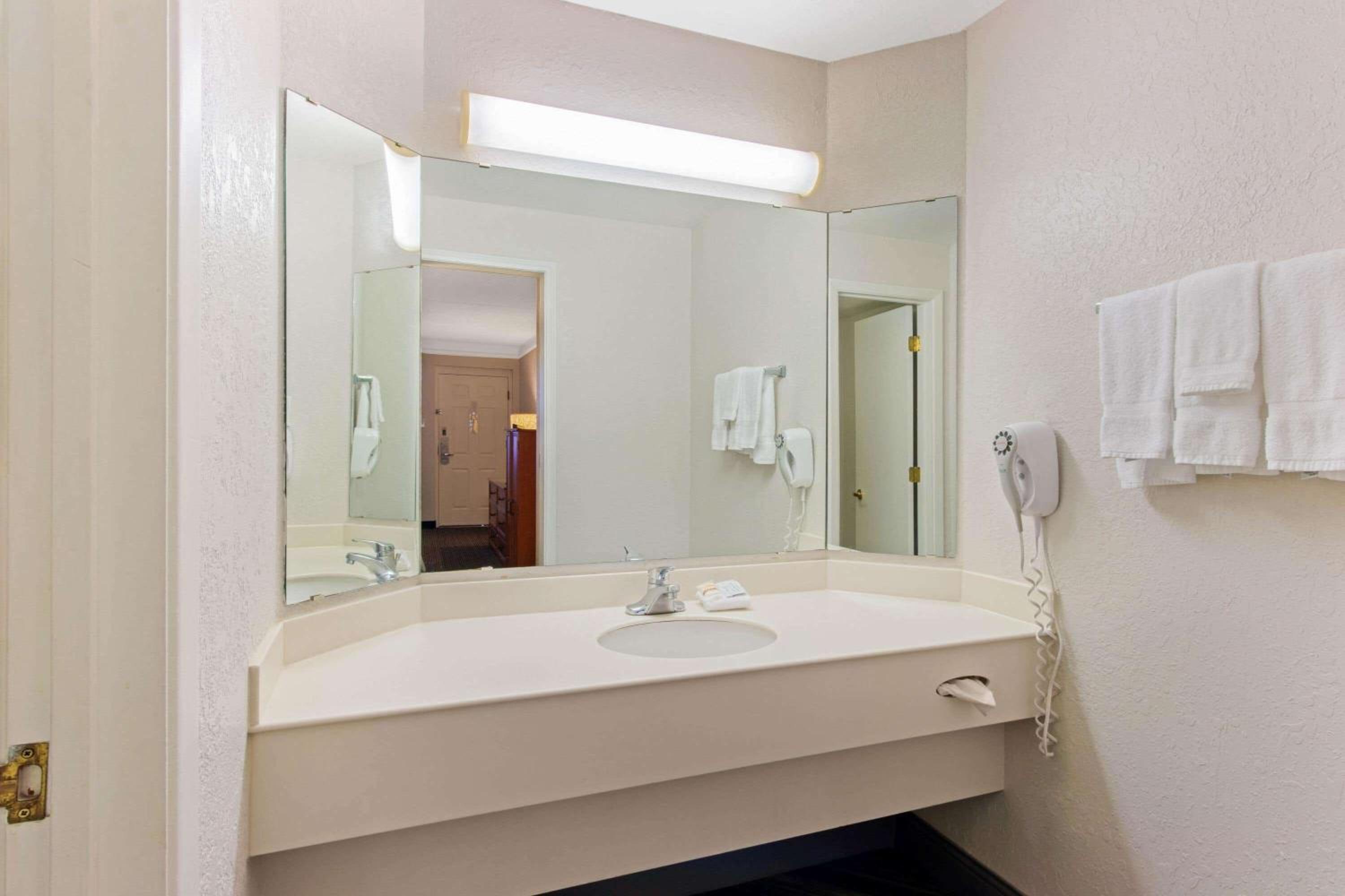 Double Room with Two Double Beds - Photo 4