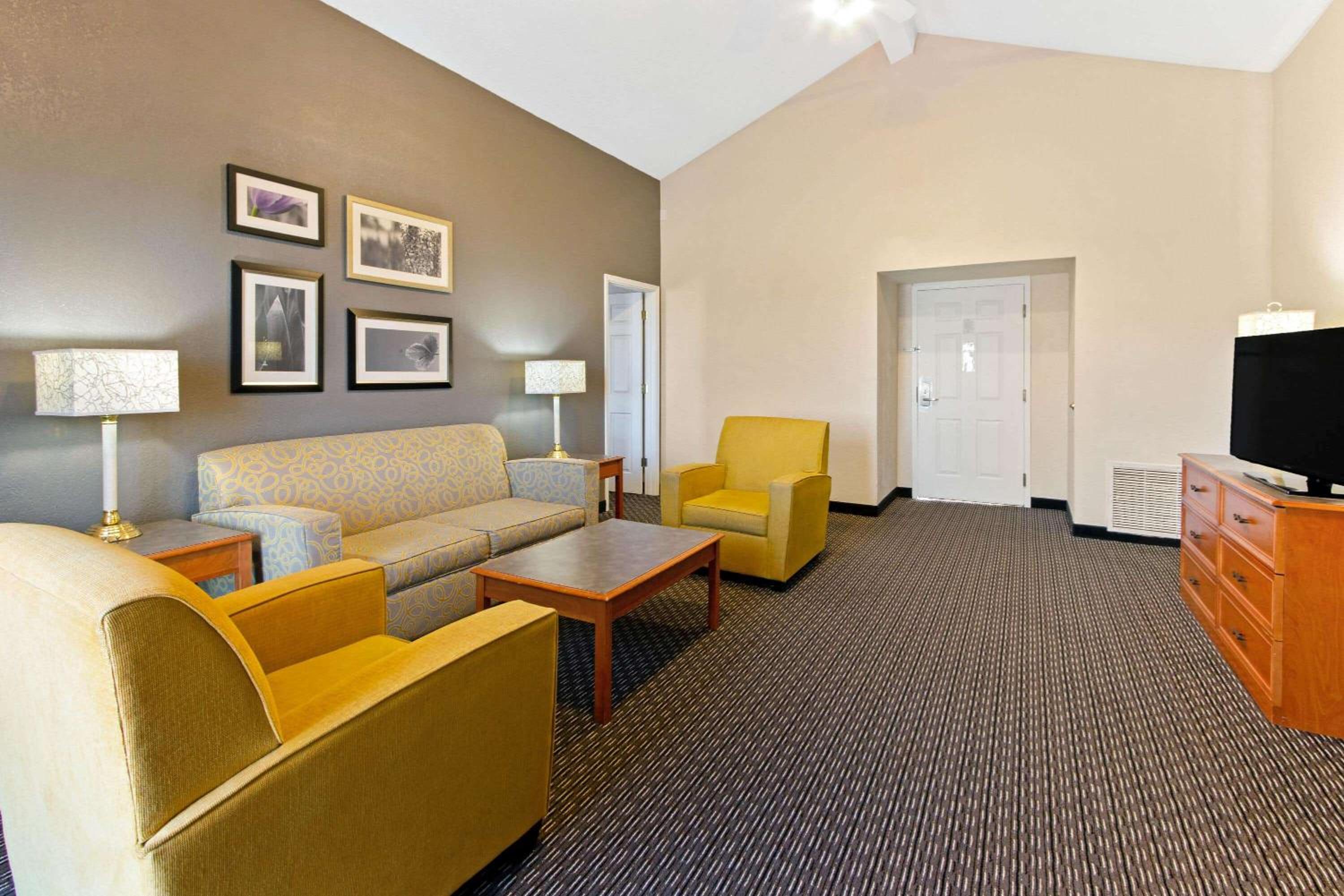 King Suite - Photo 2
