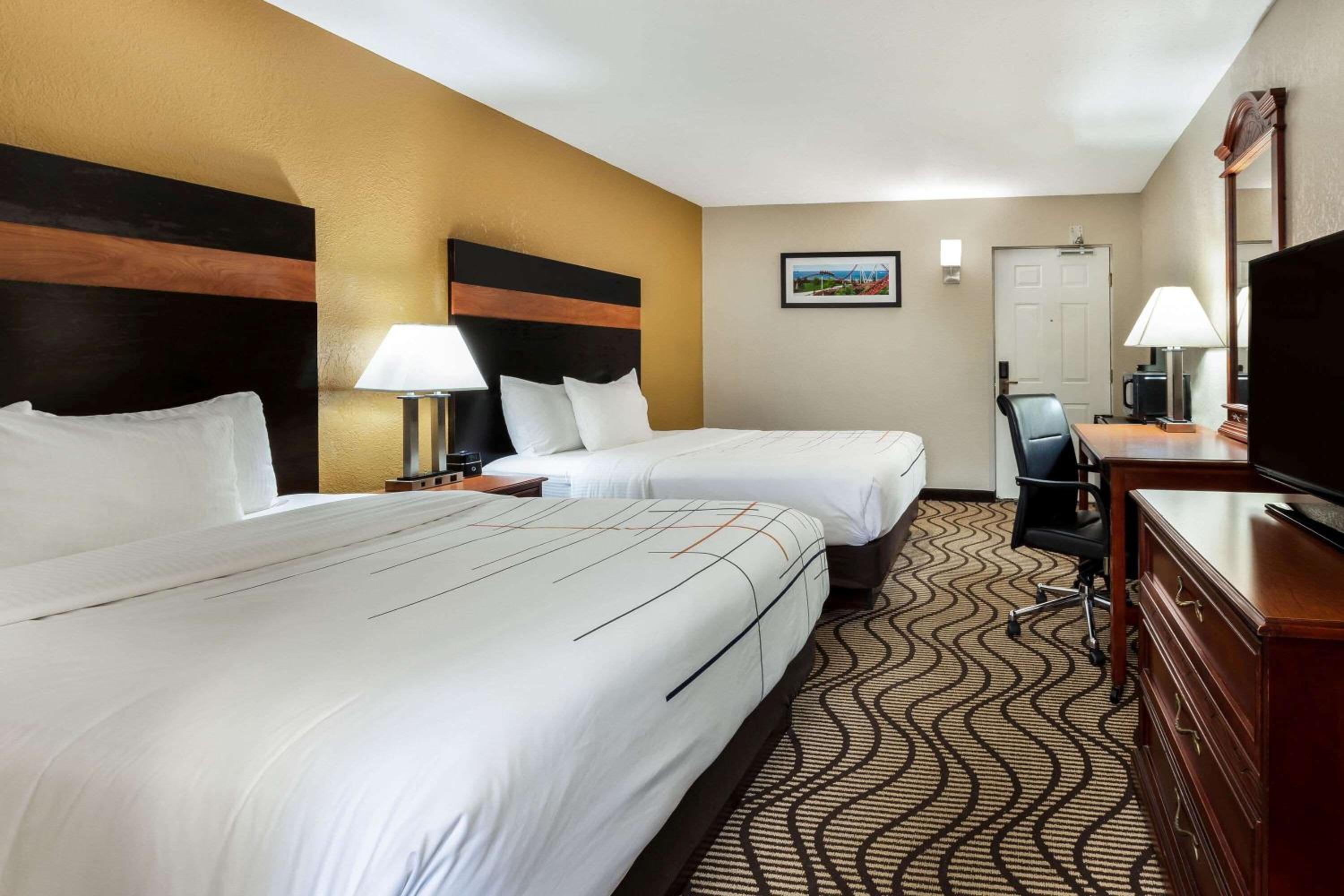 Double Room with Two Double Beds - Photo 1