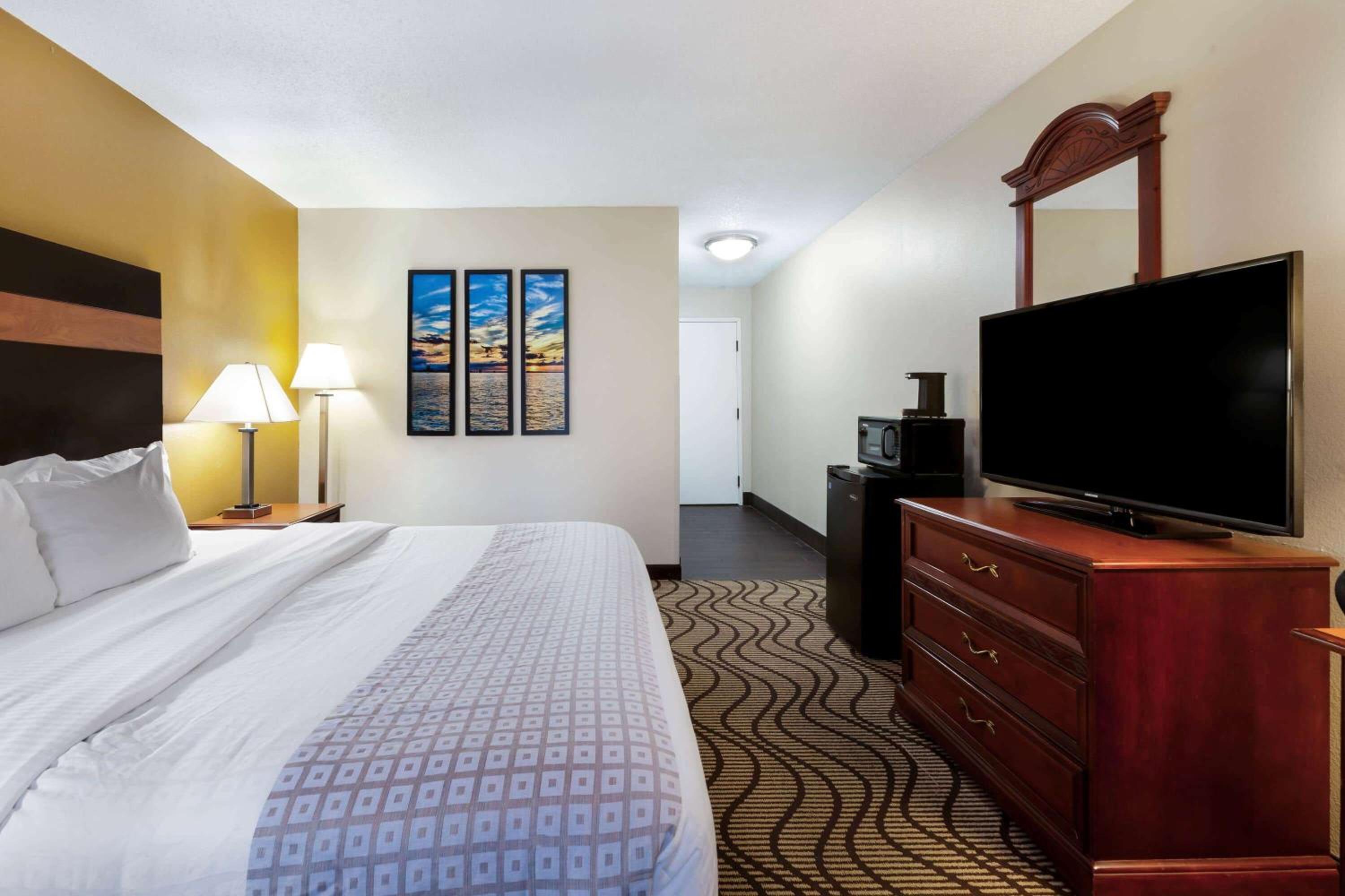 King Room - Non-Smoking photo 3