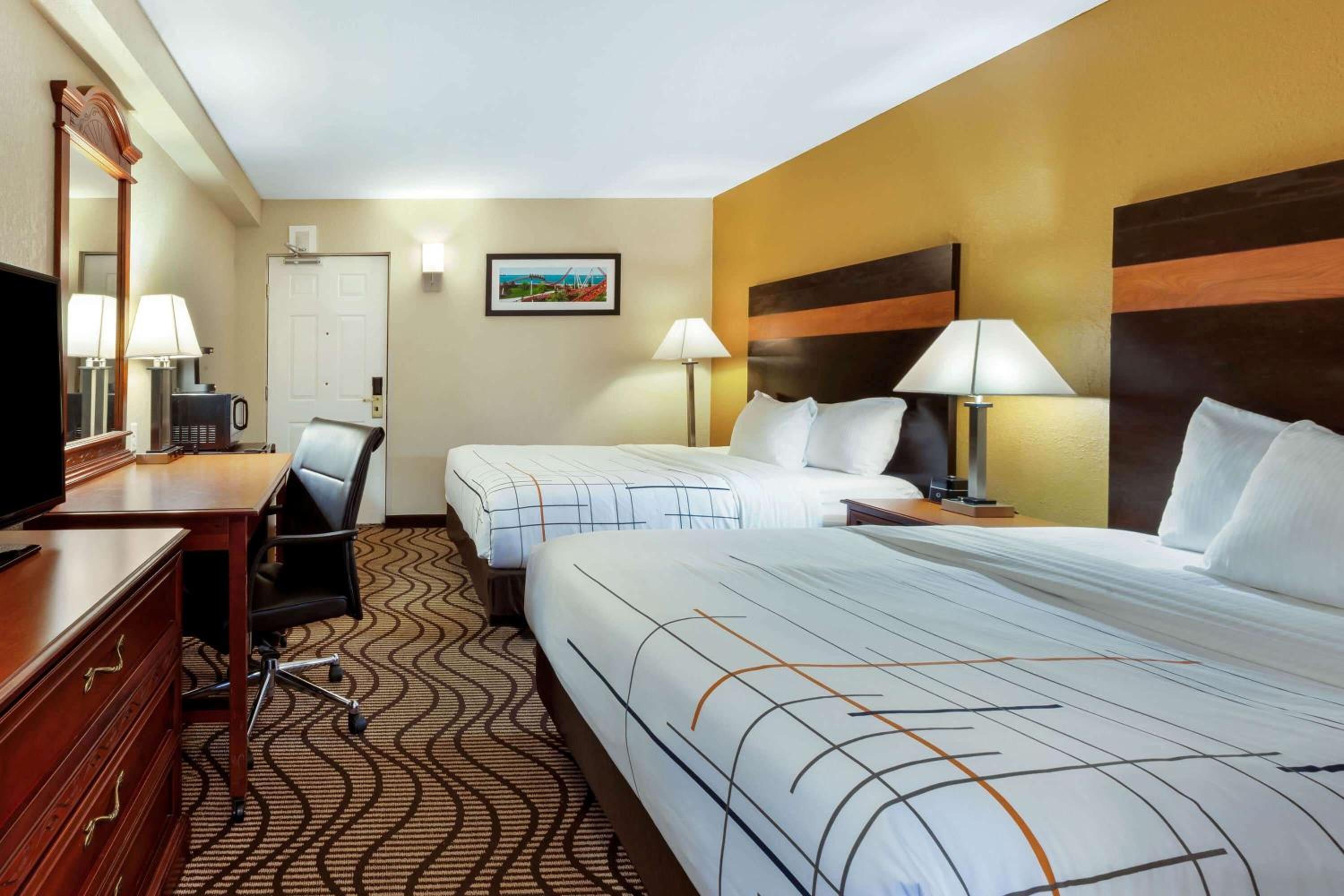 Double Room with Two Double Beds - Photo 4