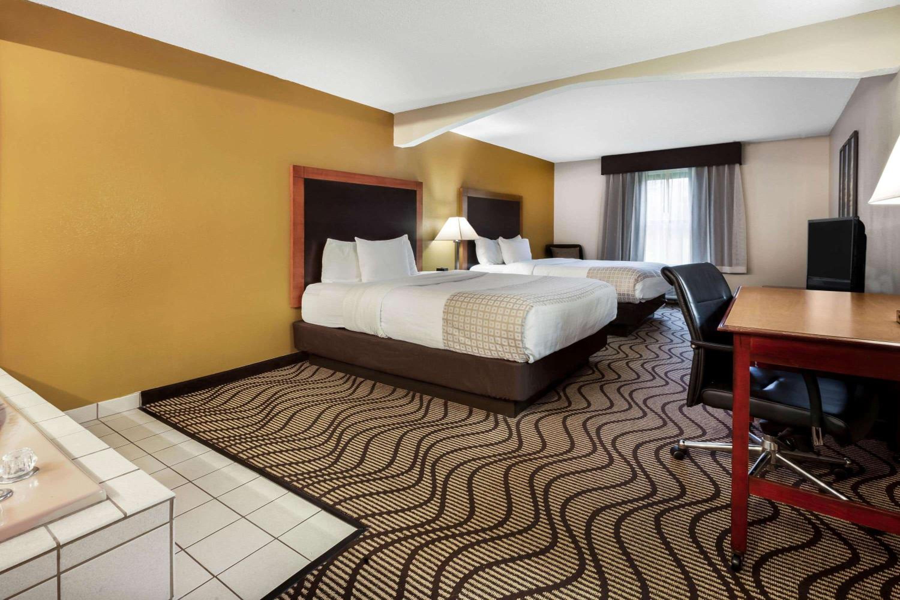 Deluxe Queen Room with Two Queen Beds - Non-Smoking - Photo 1