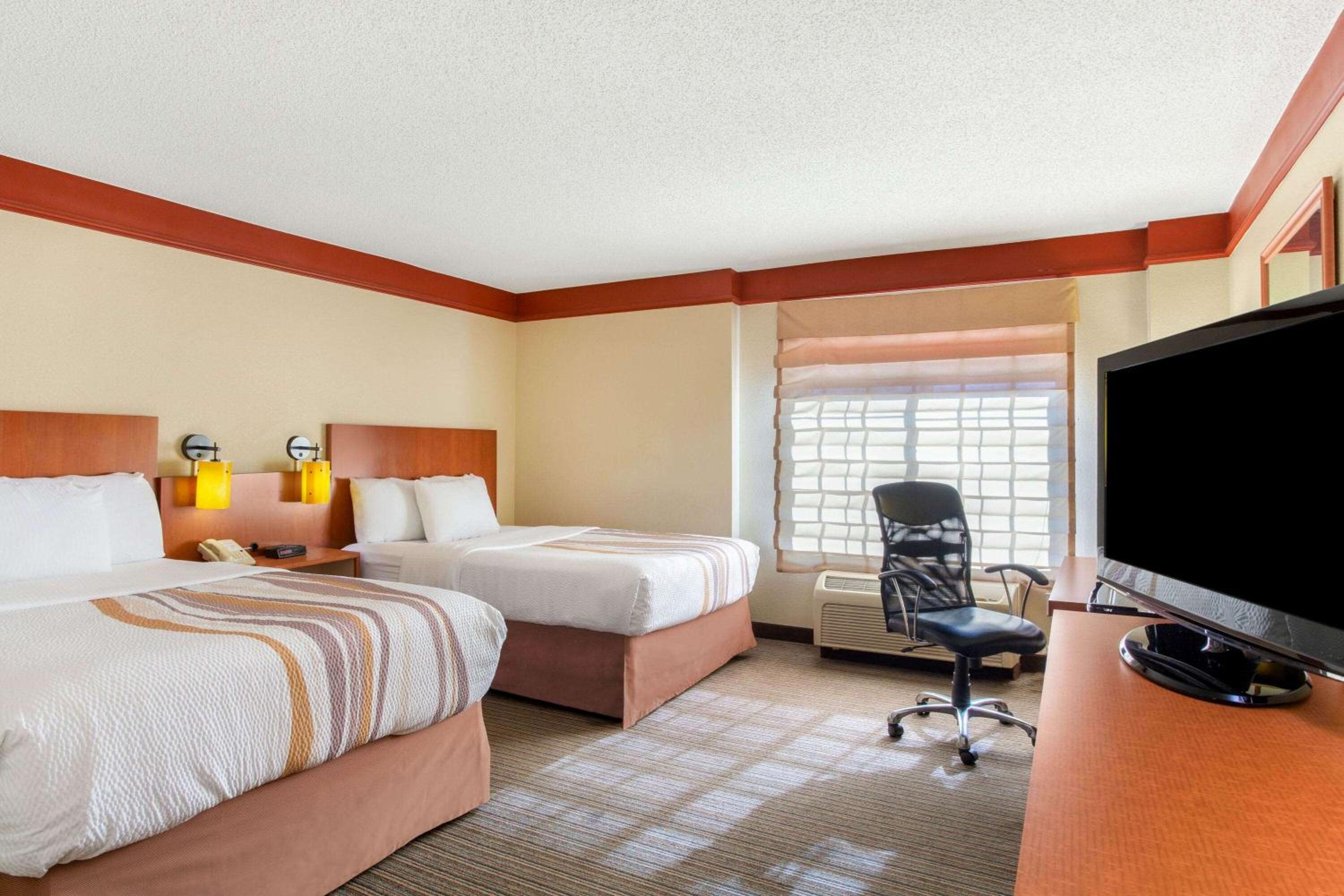 Deluxe Double Room with Two Double Beds - Non-Smoking - Photo 1