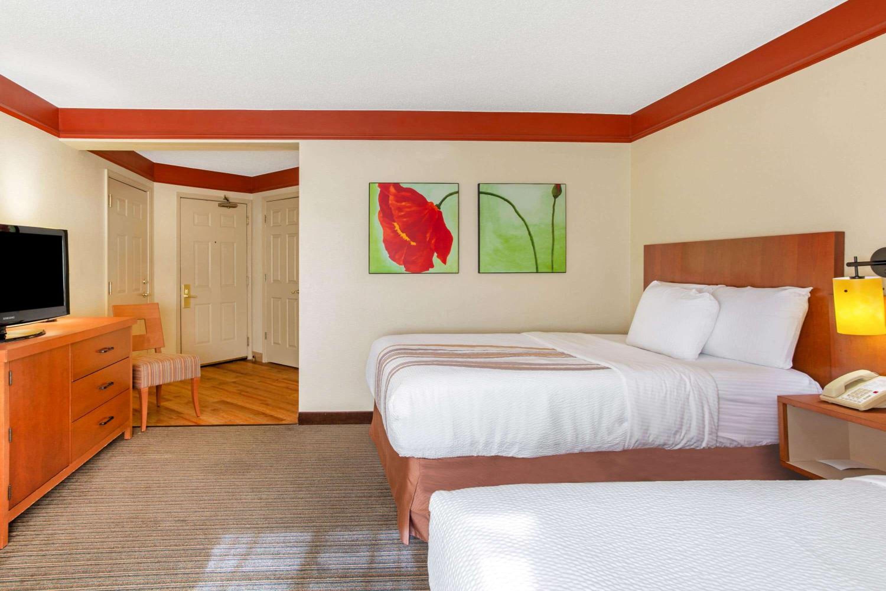 Deluxe Double Room with Two Double Beds - Non-Smoking - Photo 3