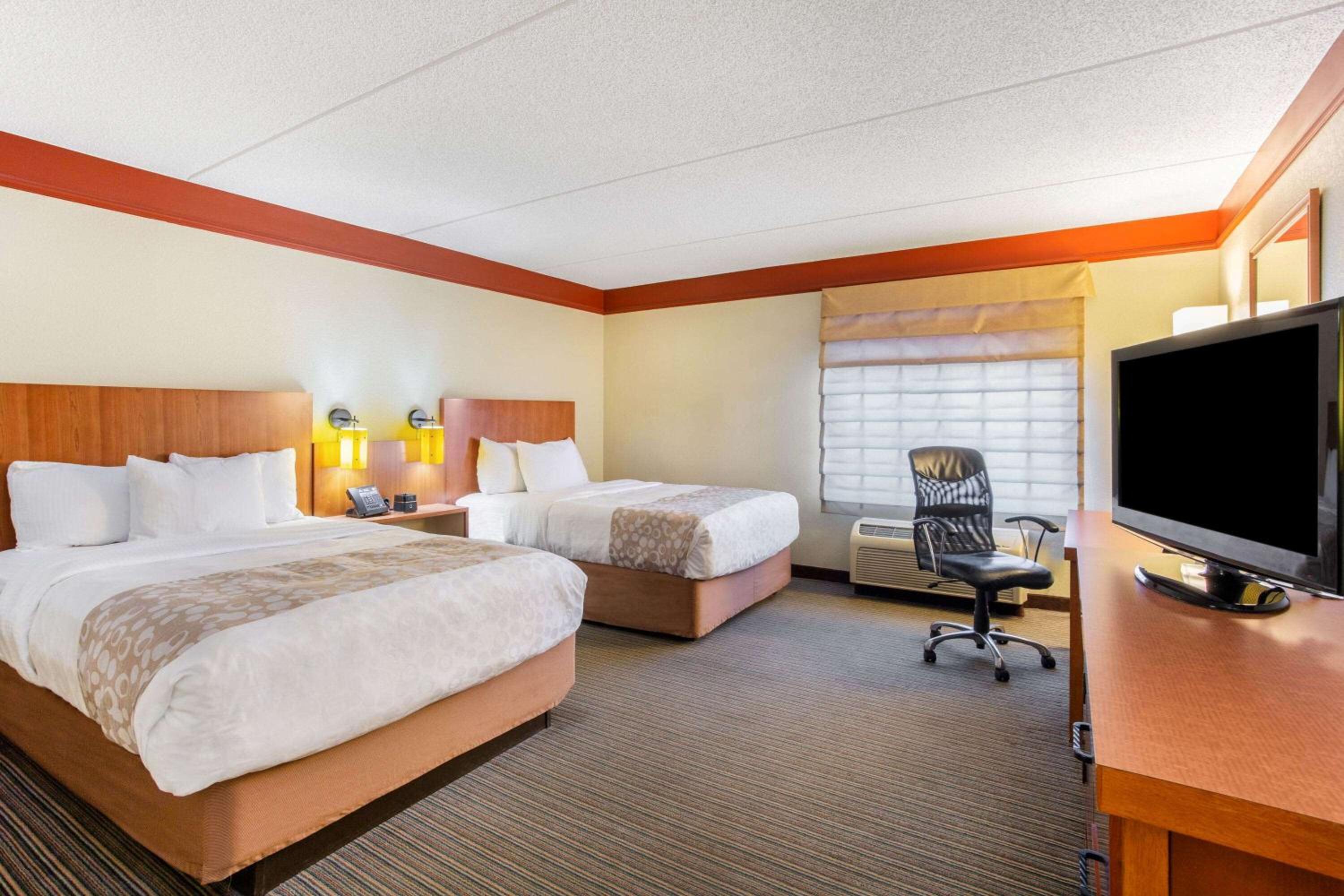 Deluxe Double Room with Two Double Beds - Non-Smoking - Photo 4