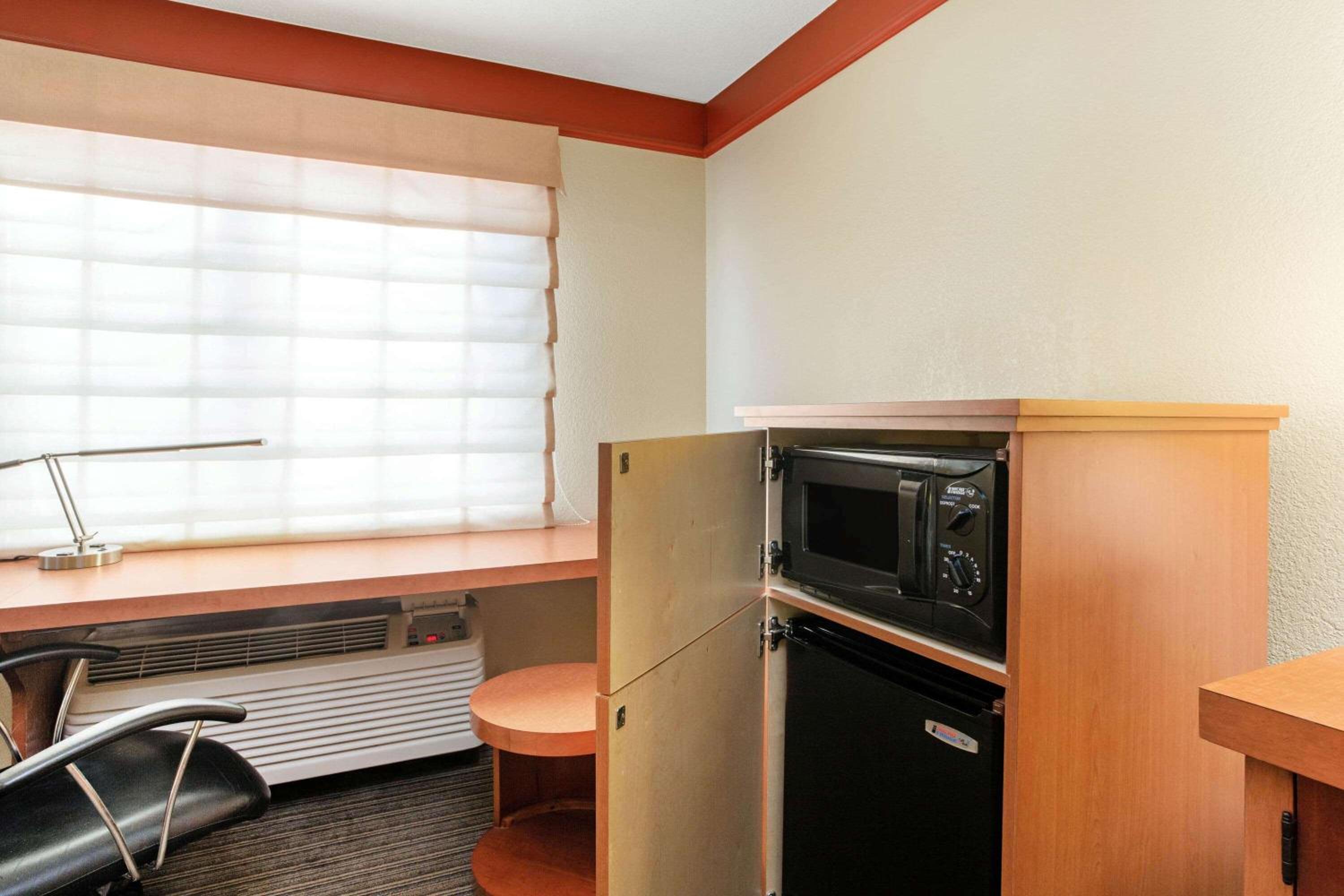 Deluxe Double Room with Two Double Beds - Non-Smoking - Photo 5