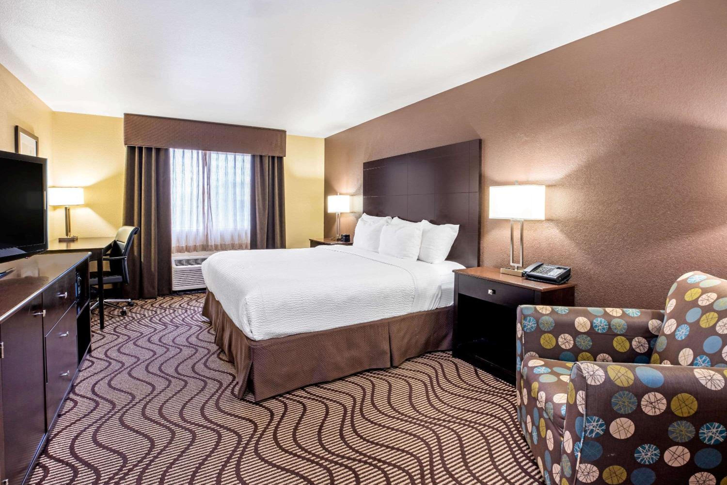 Deluxe King Room - Photo 3