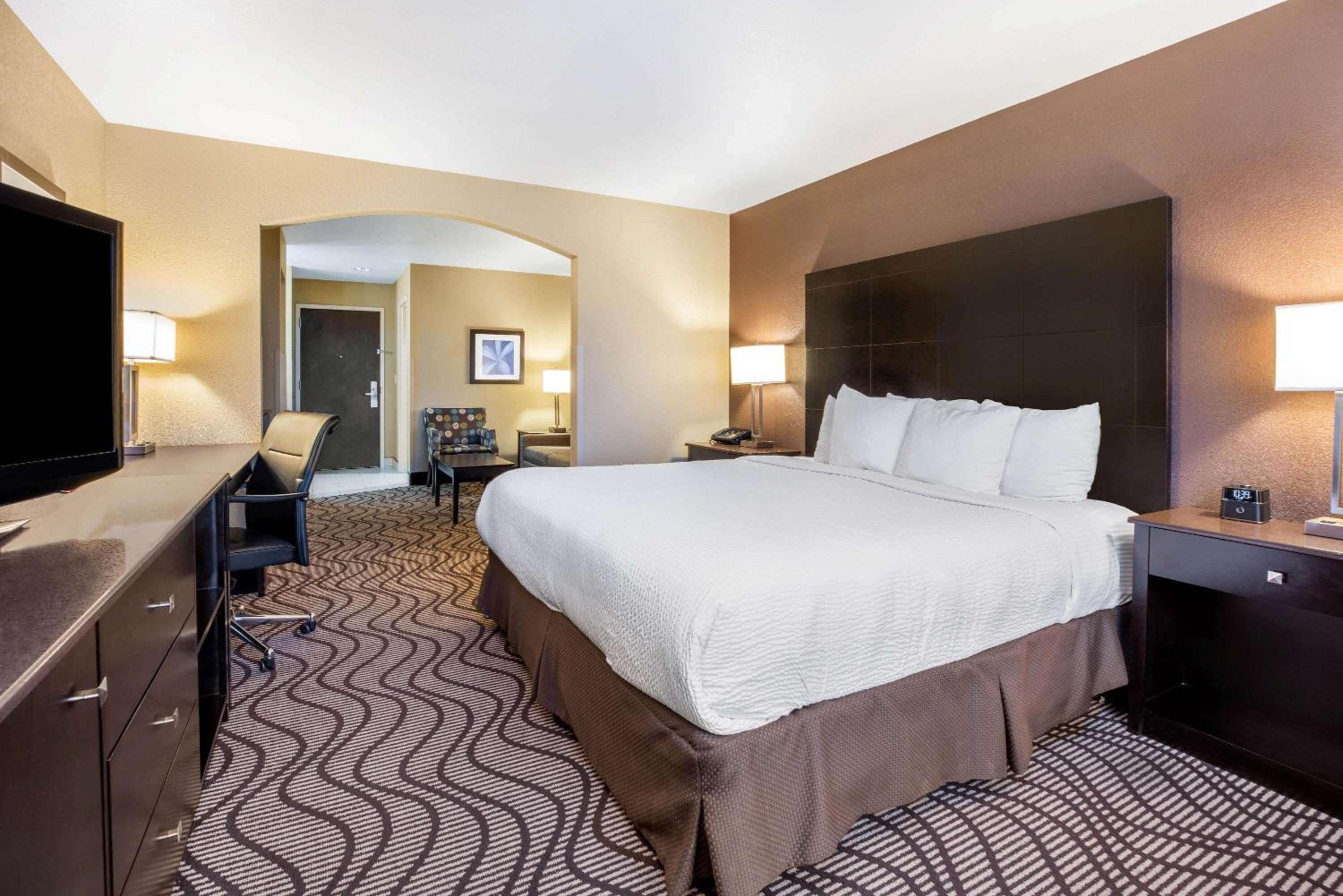 Executive King Room - Photo 4