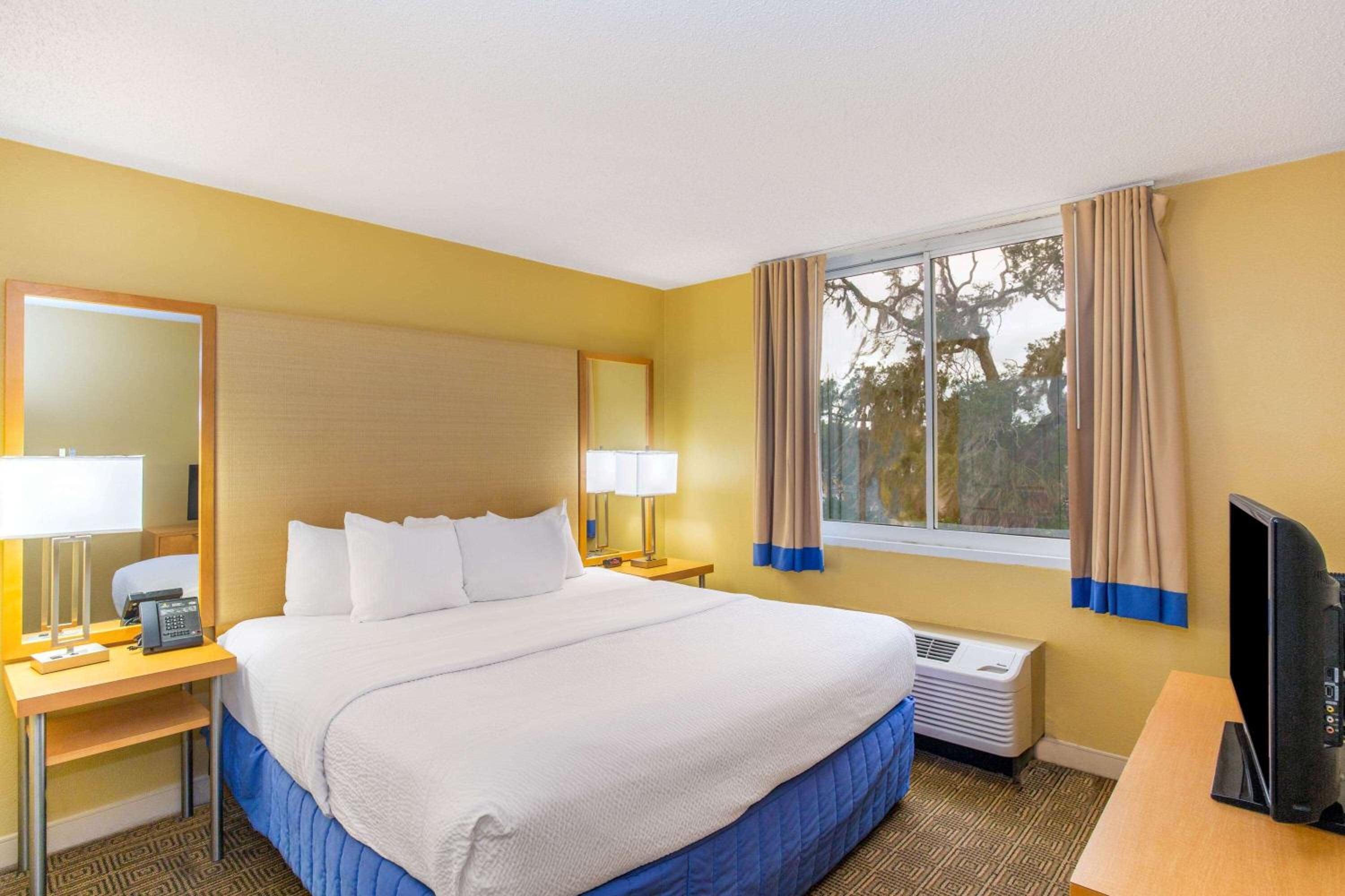 King Studio Suite - Non-Smoking - Photo 2