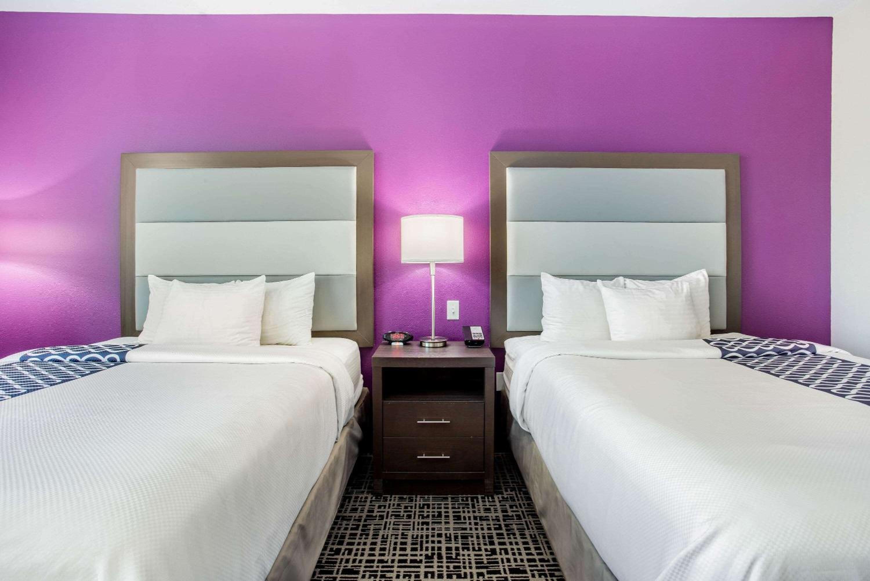 Queen Room with Two Queen Beds - Mobility Access/Non-Smoking photo 2