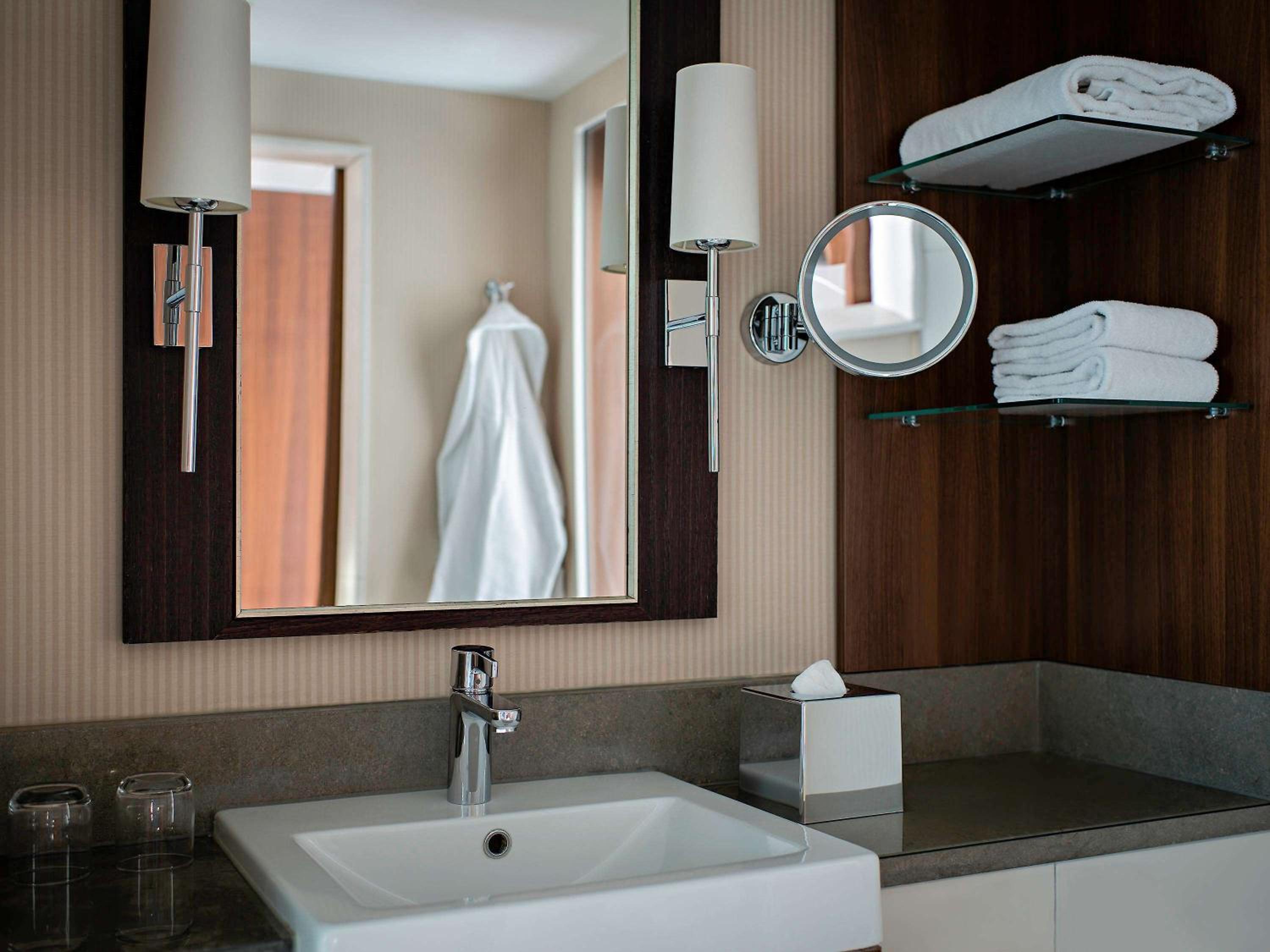 Superior King Room - Photo 2