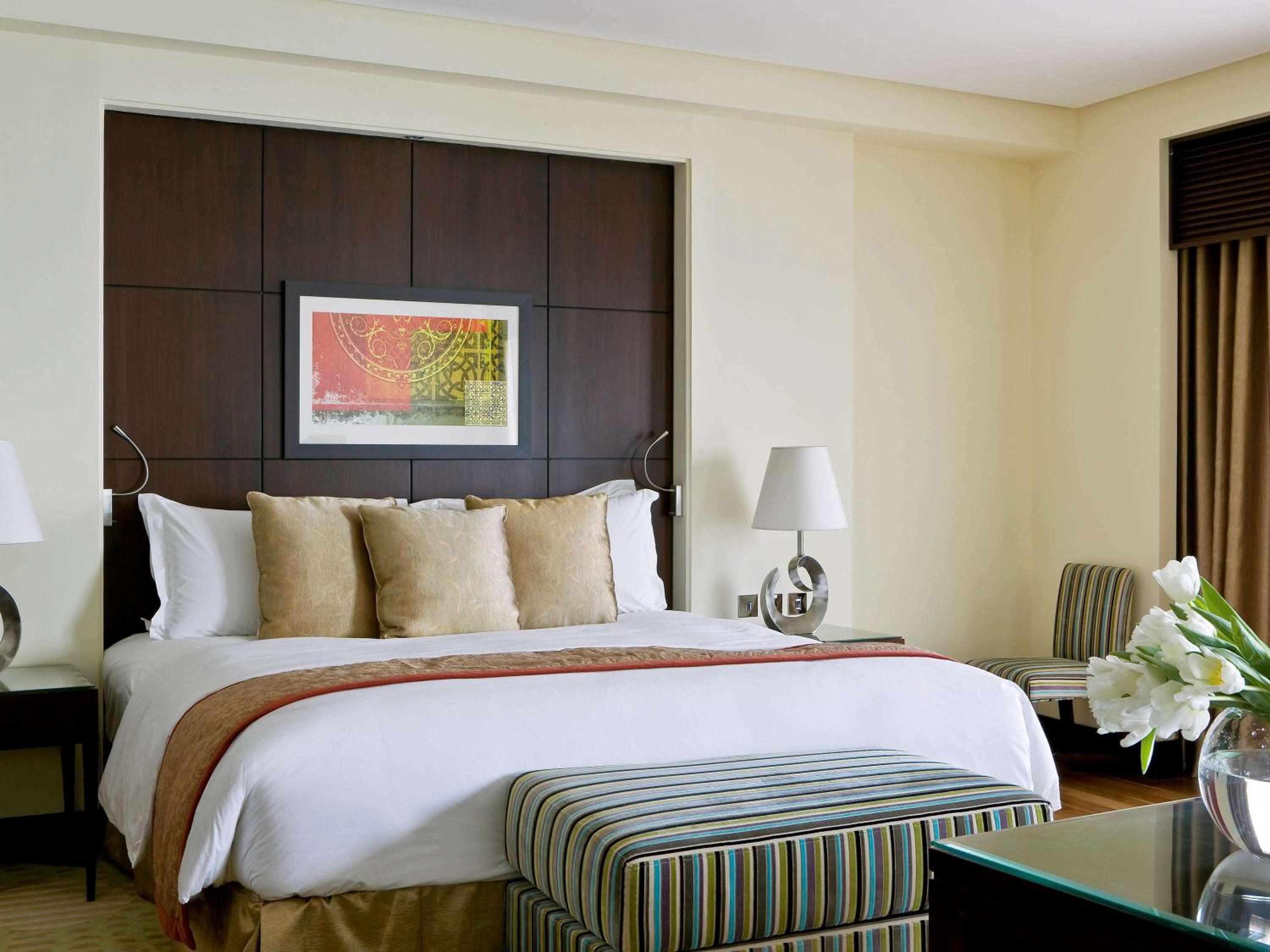Opera Suite with Sea View - Club Access (4 Adults)