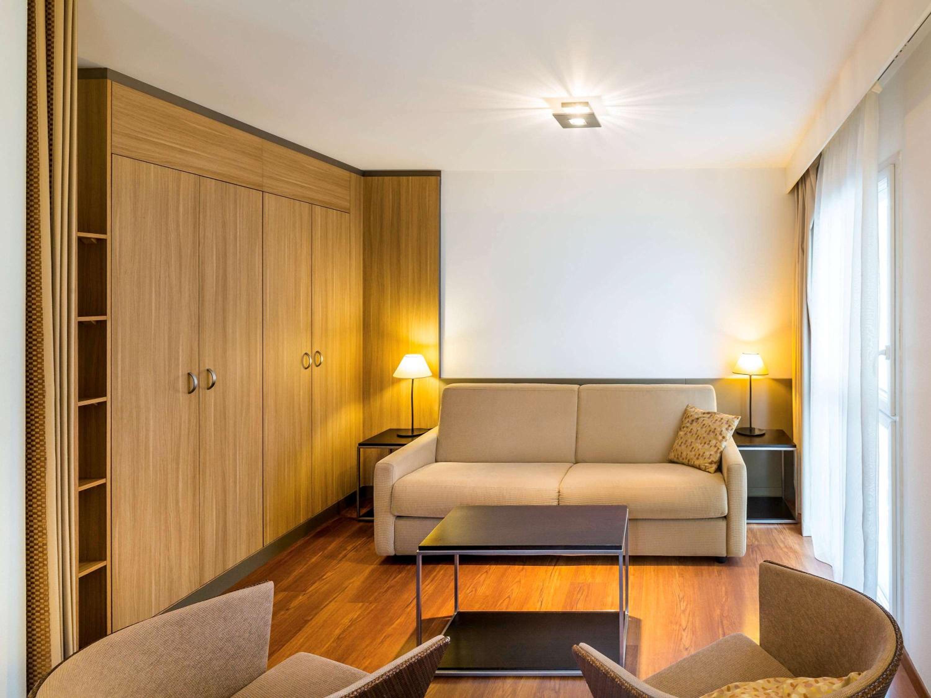 Studio With 1 Double Bed And 1 Sofa Bed - Photo 1