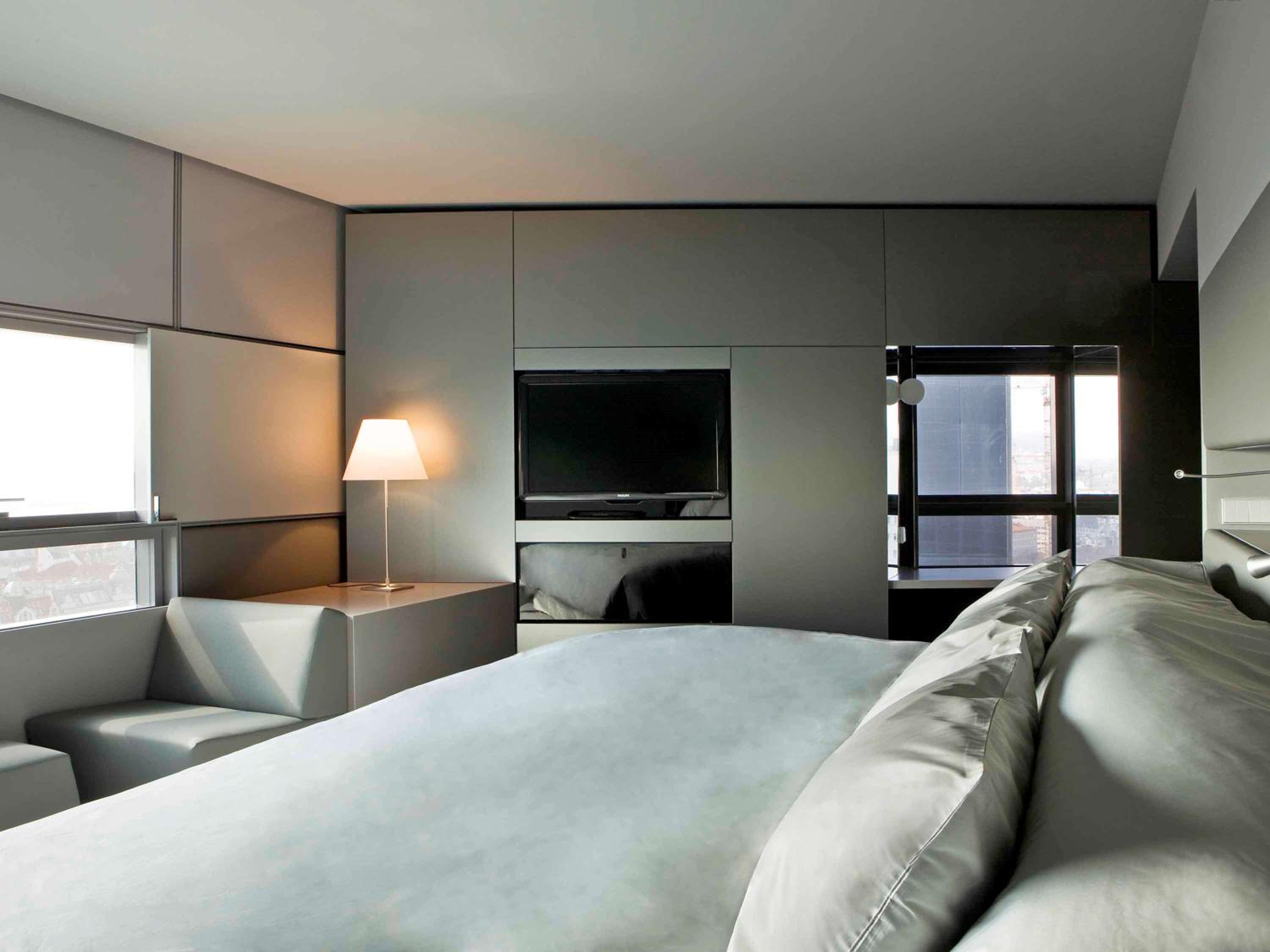 Presidential Suite – 270° Skyline View, Grand King Bed photo 1