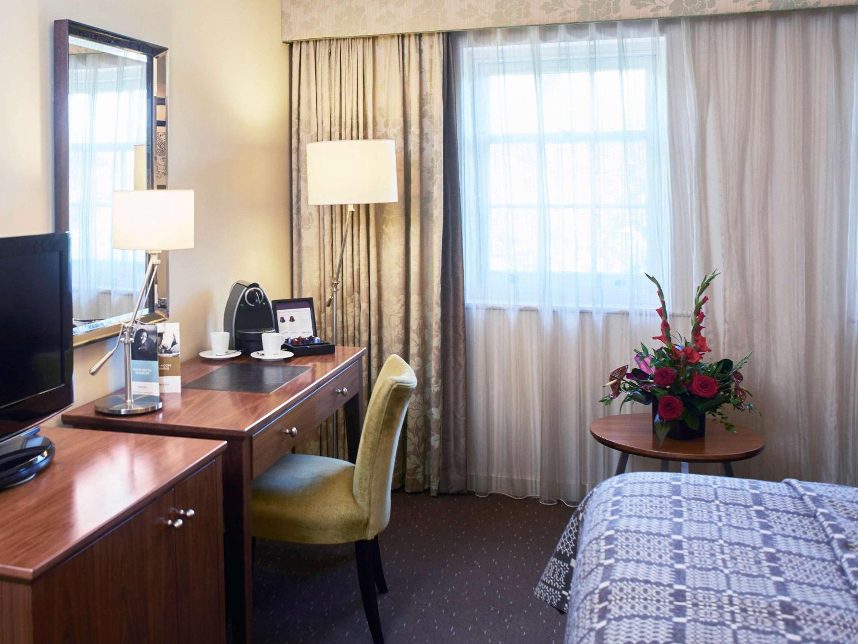 Accessible Classic Room with One Double or Two single Beds - Photo 4