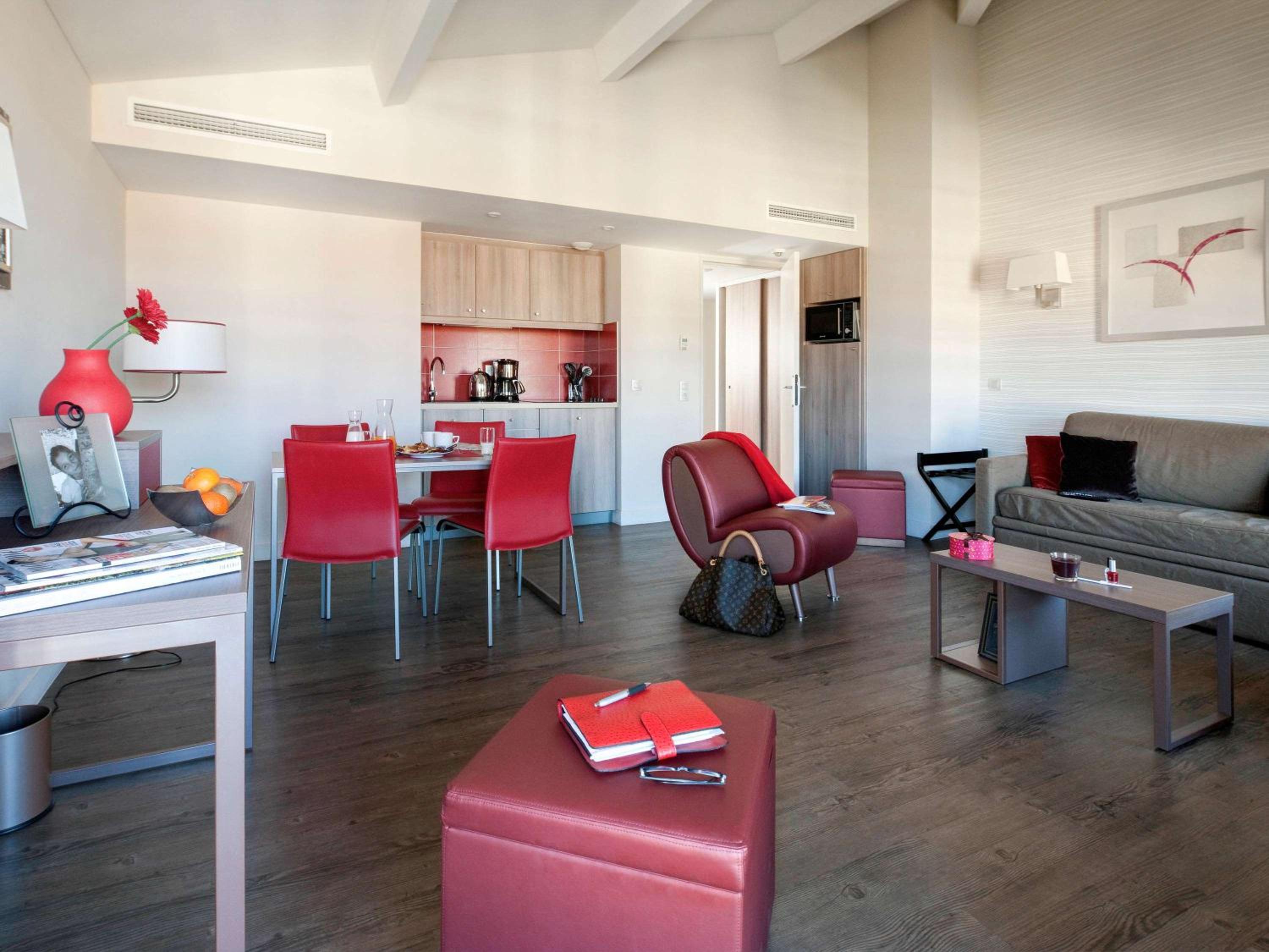 Two-Bedroom Apartment (6 Adults) - Photo 3