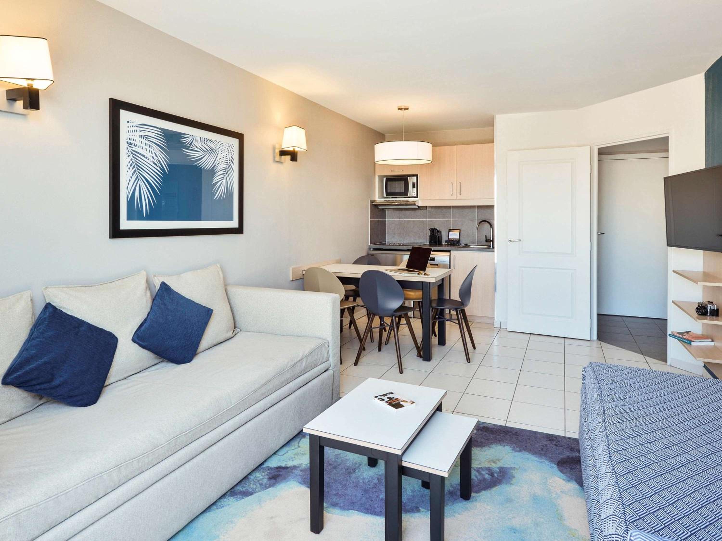 Superior One-Bedroom Apartment (5 Adults) photo 1