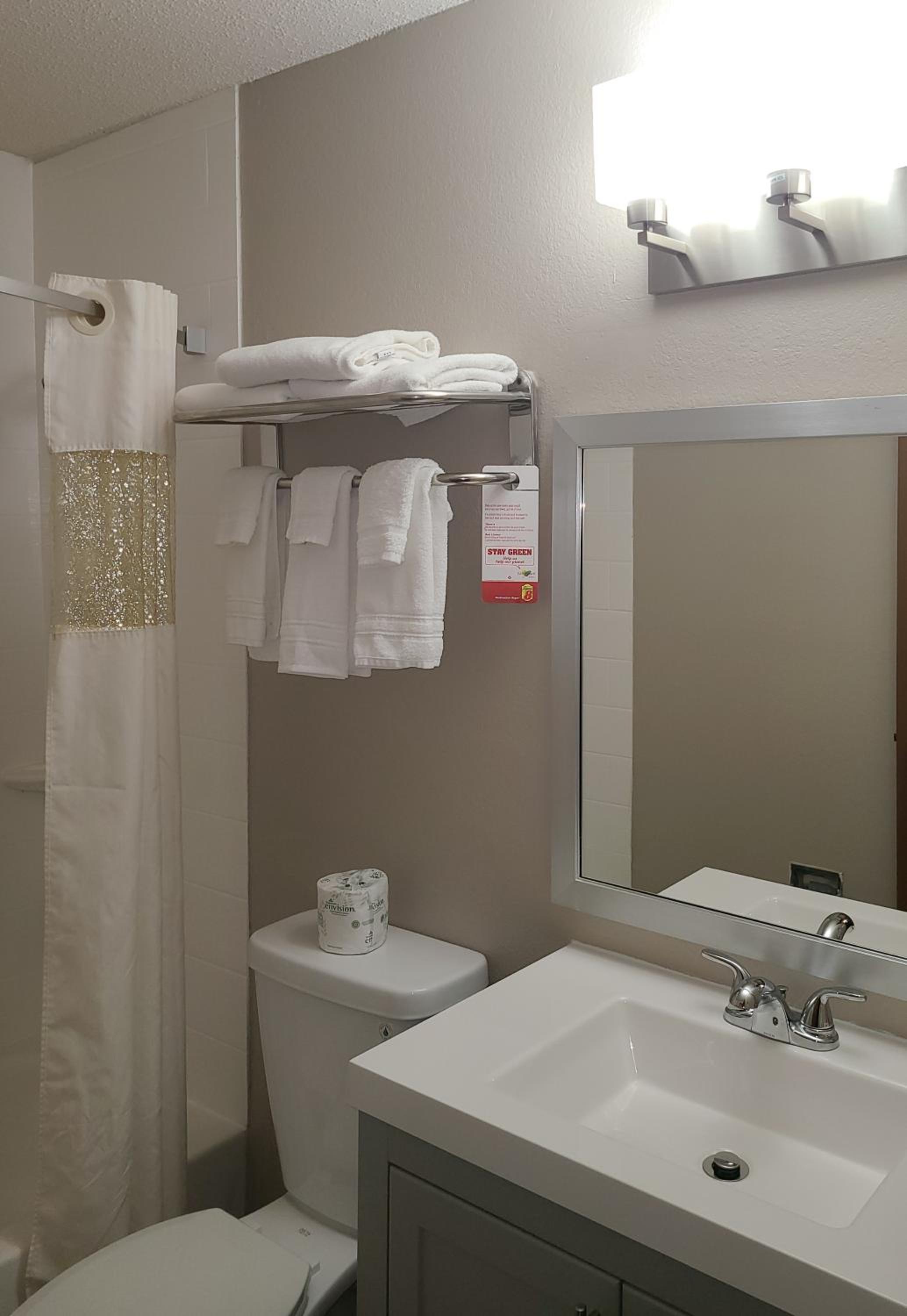 Double Room with Two Double Beds - Non-Smoking - Photo 2
