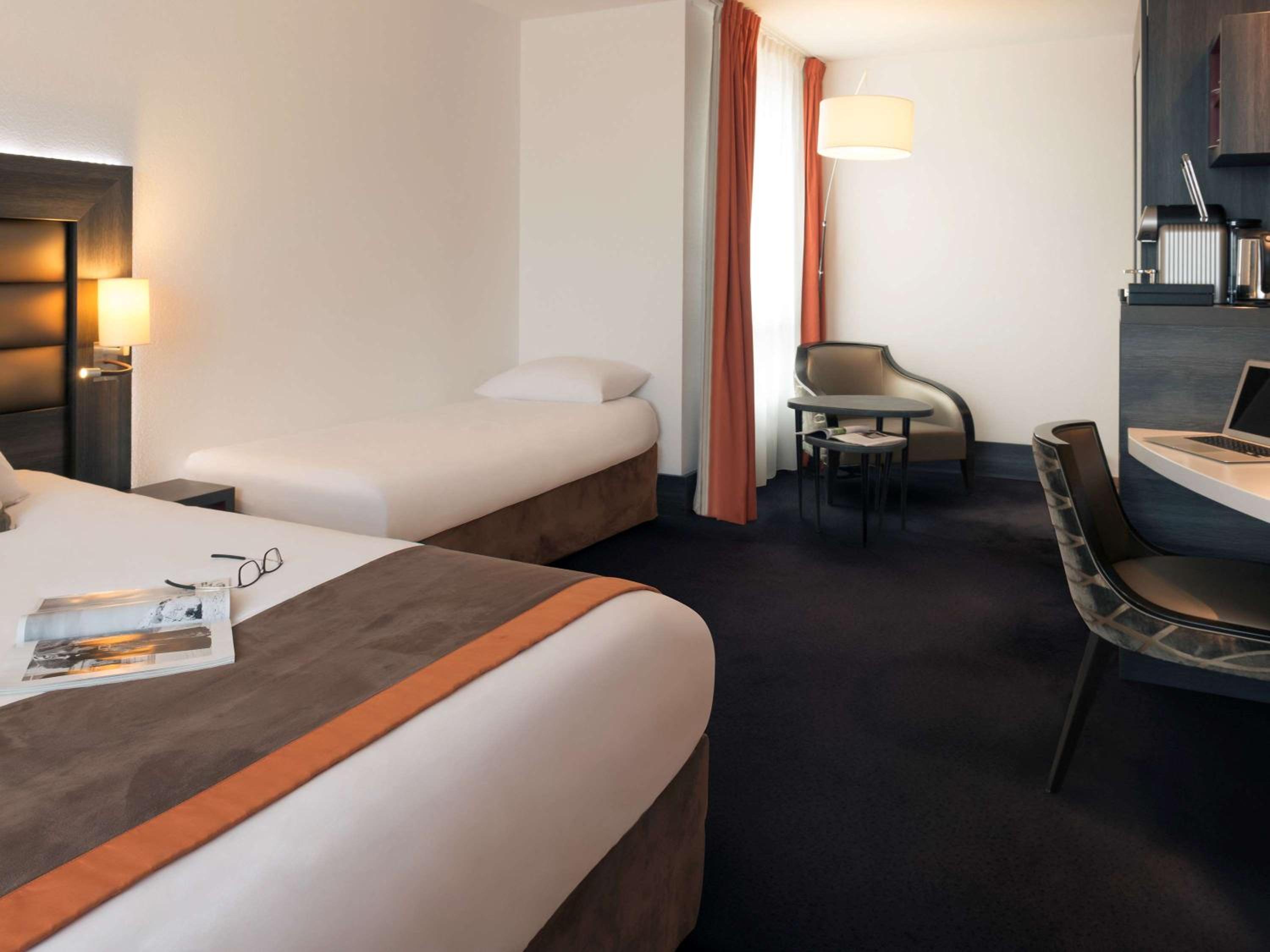 Executive Suite One Double Bed and One Single Bed - Photo 2