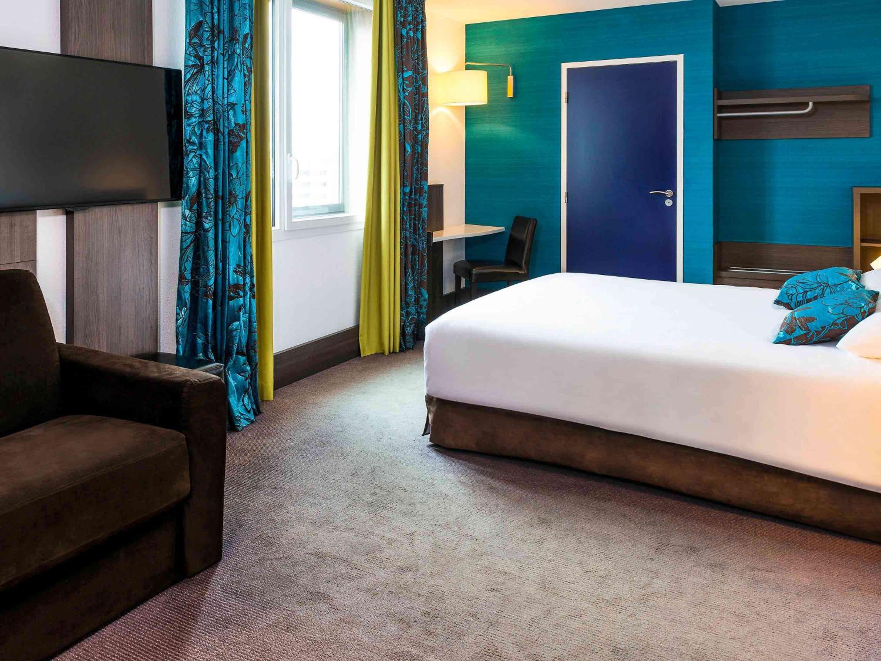 Junior Suite with Queen Bed and Sofa Bed
