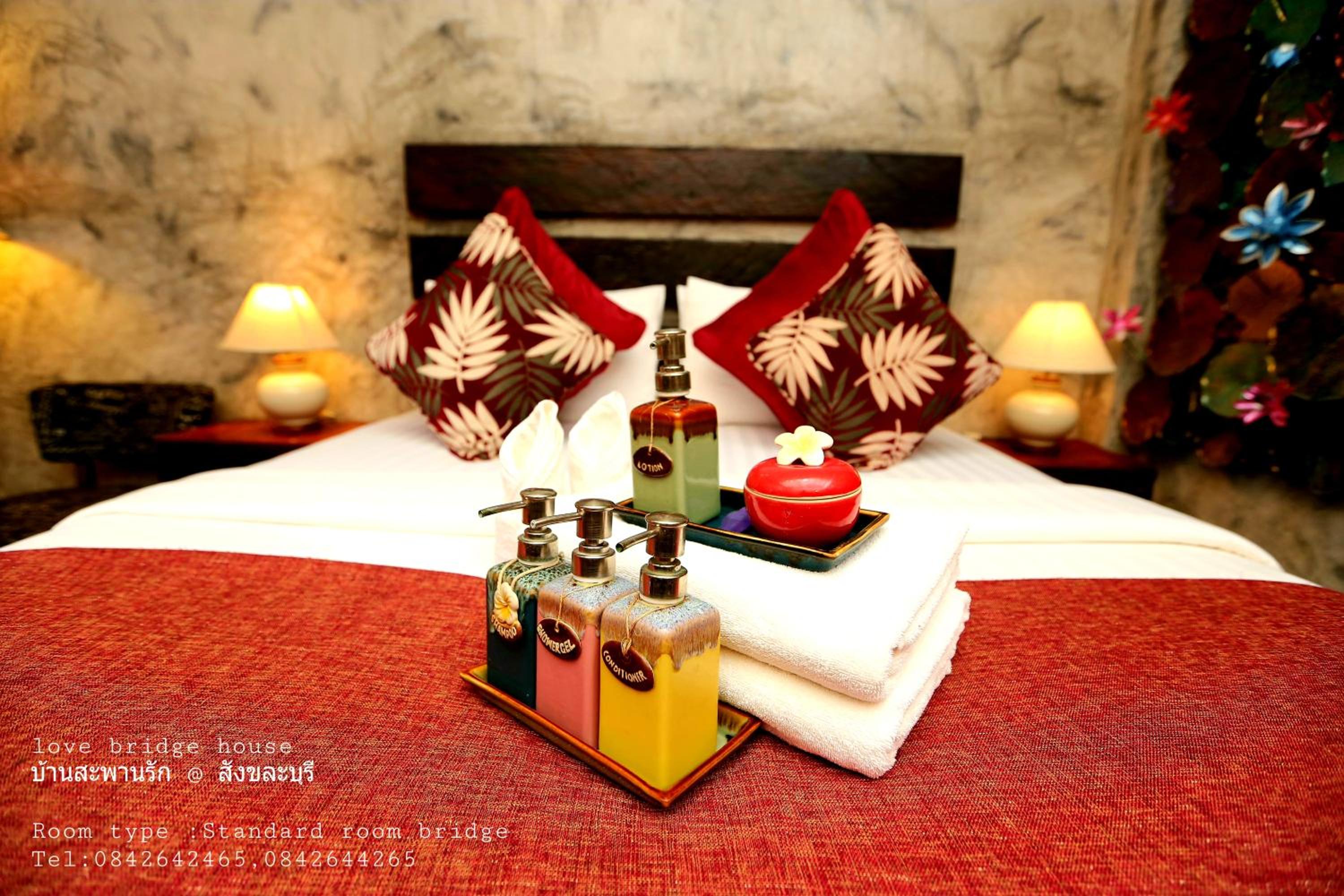 Double Room with River View - Photo 1