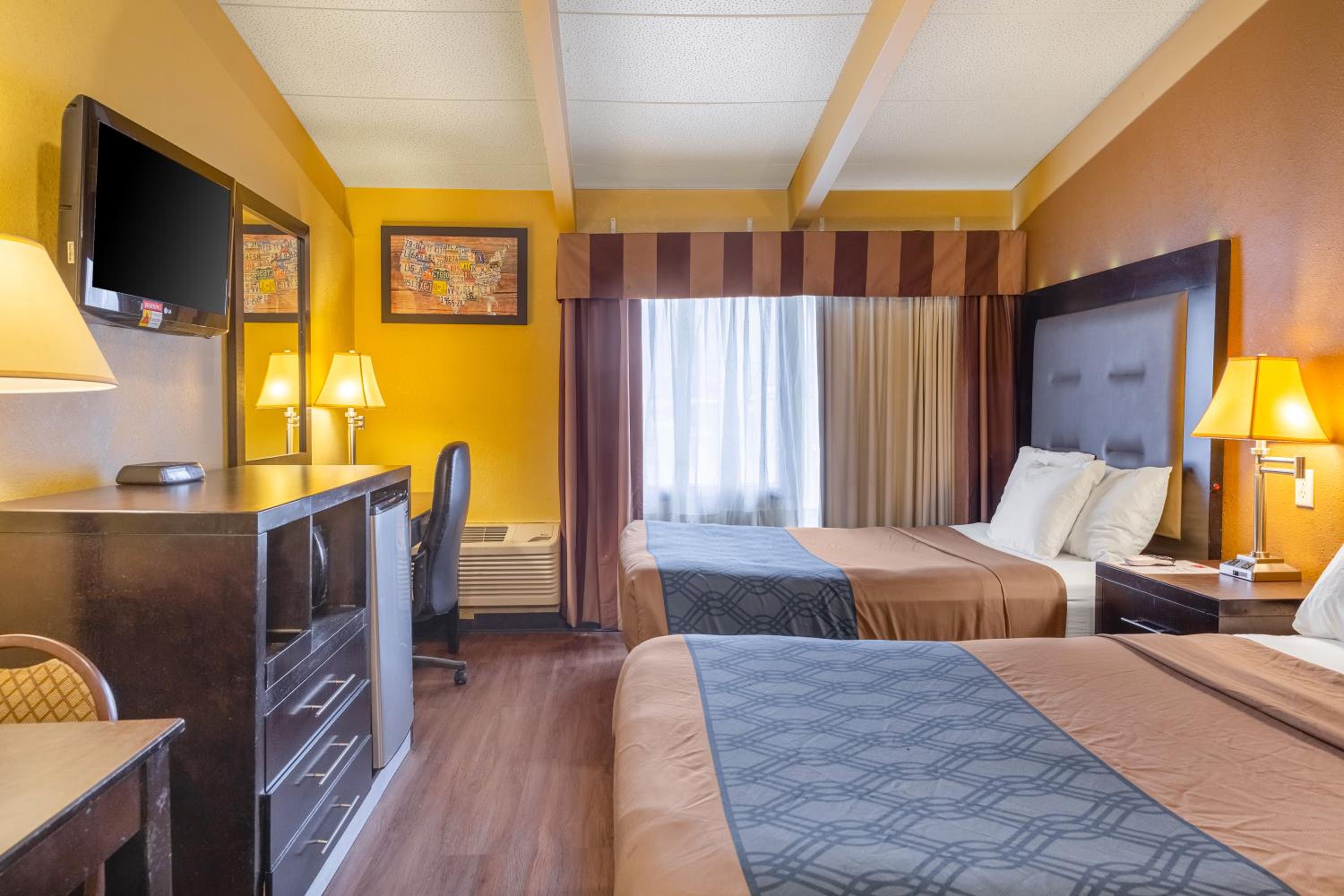 Double Room with Two Double Beds - Smoking - Photo 1