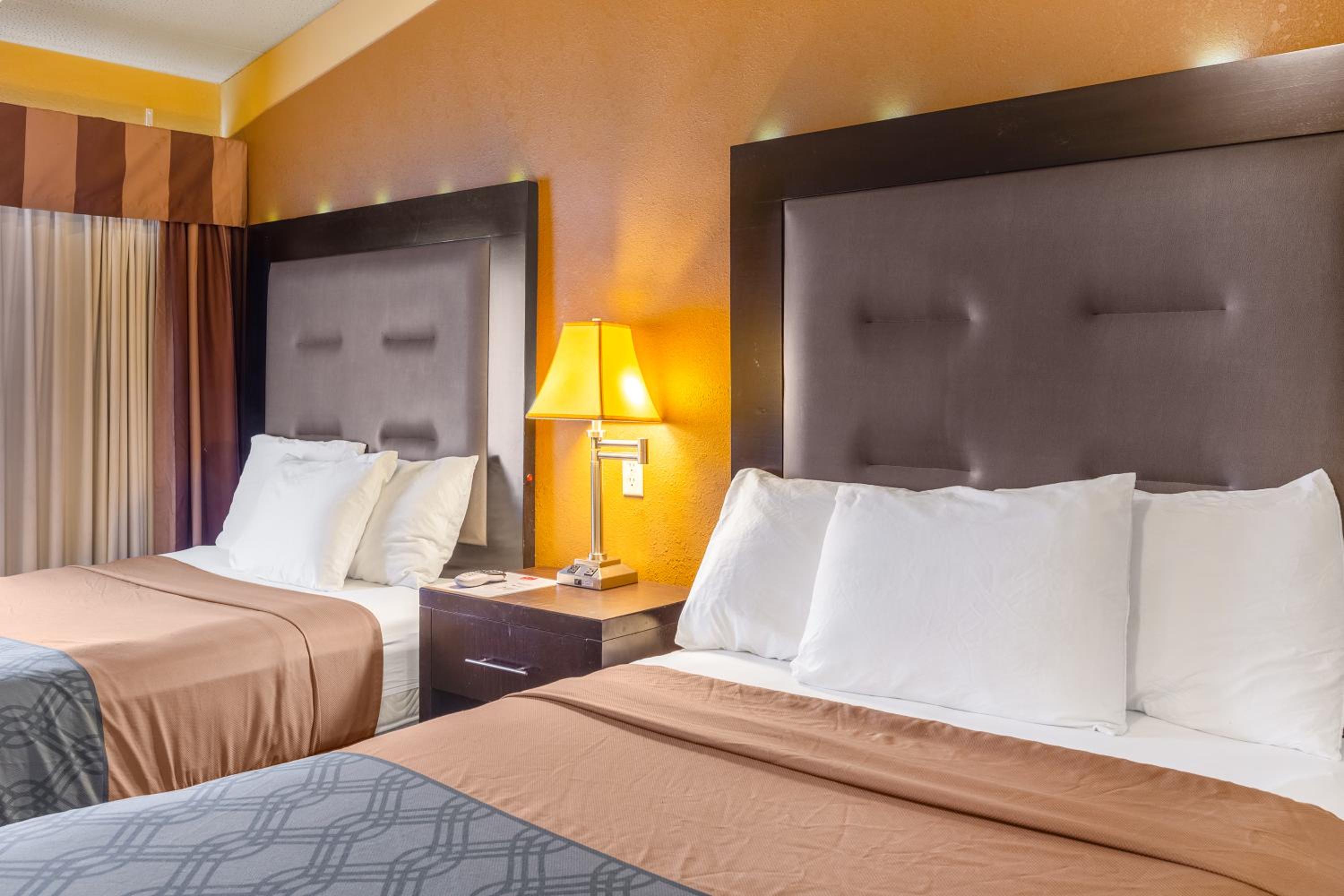 Double Room with Two Double Beds - Smoking - Photo 3