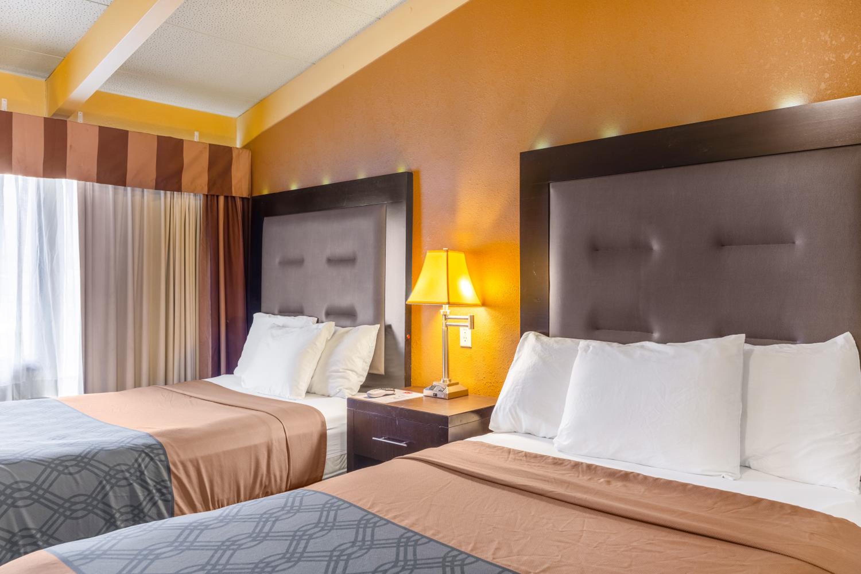 Double Room with Two Double Beds - Smoking - Photo 4