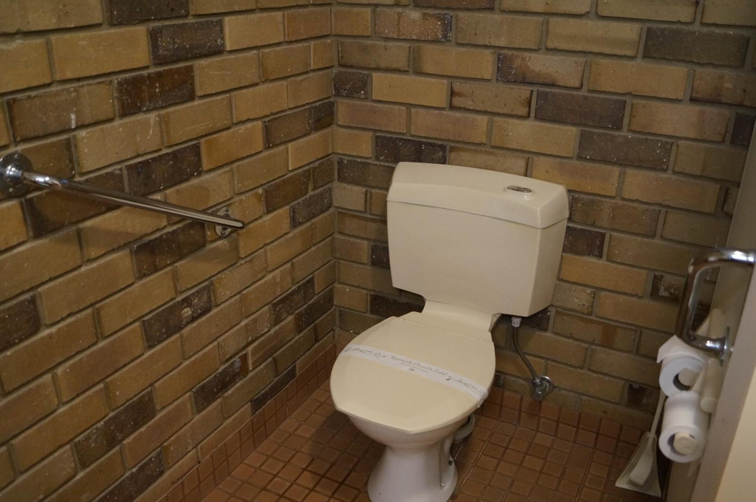Suite with Lake View - Disability Access photo 3
