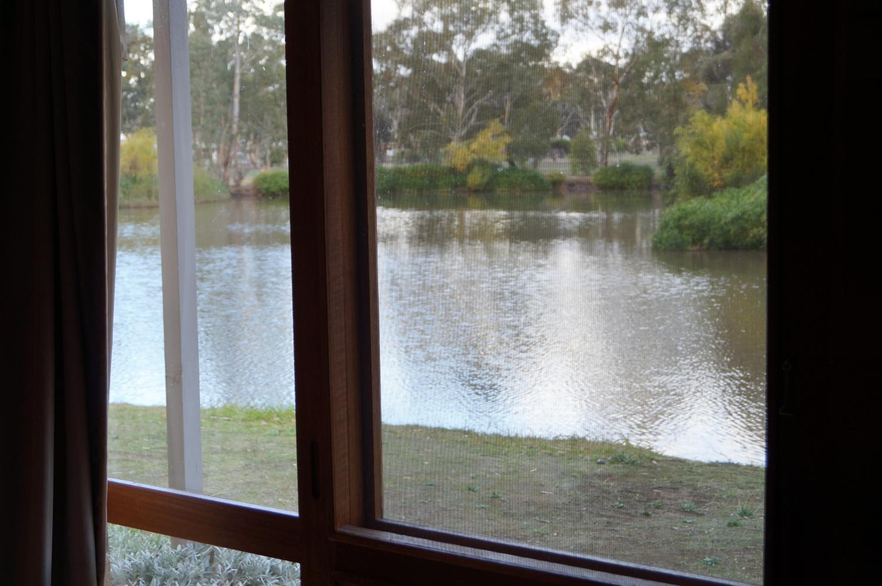 Suite with Lake View - Disability Access photo 2
