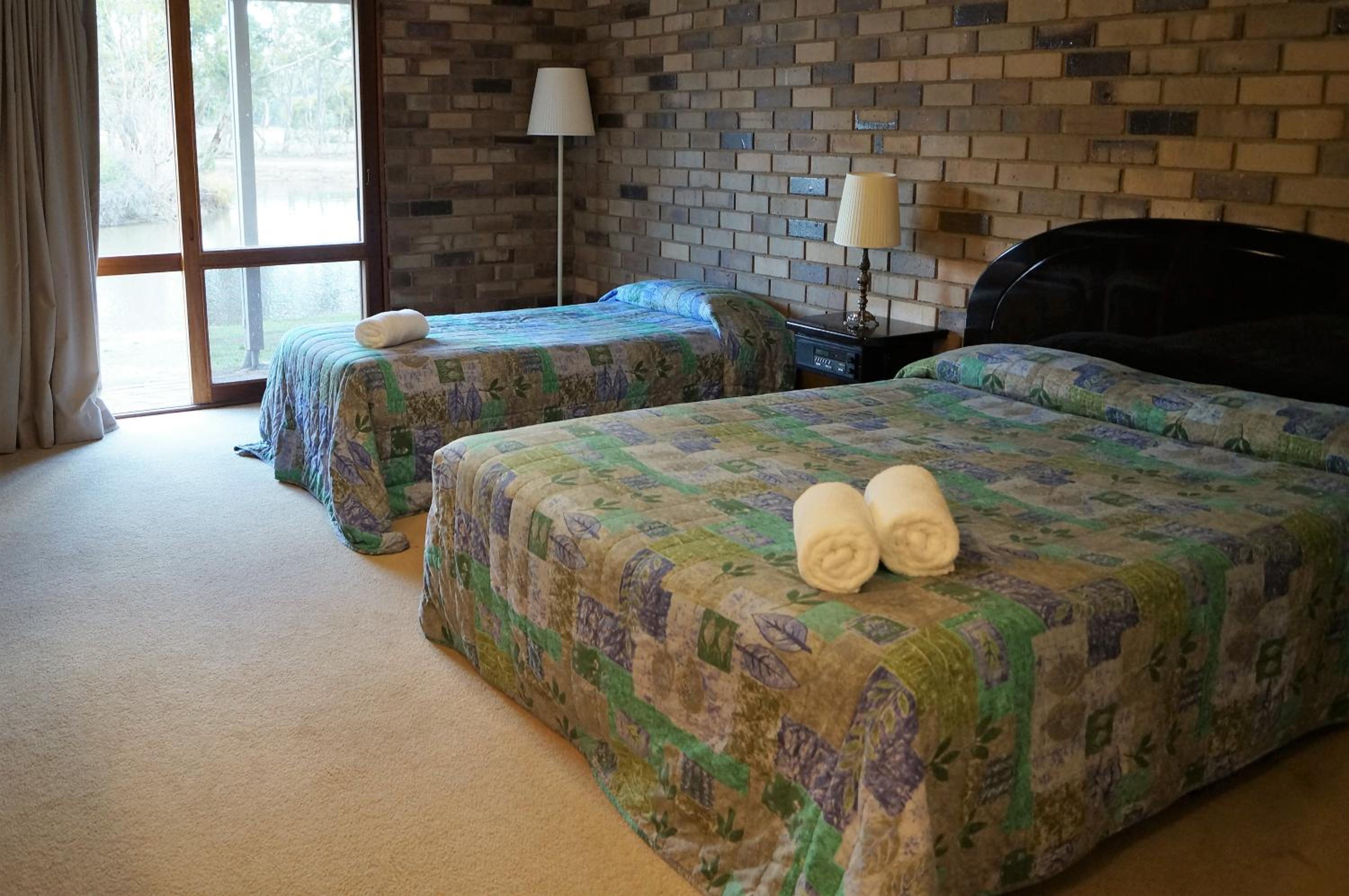 Suite with Lake View - Disability Access photo 1
