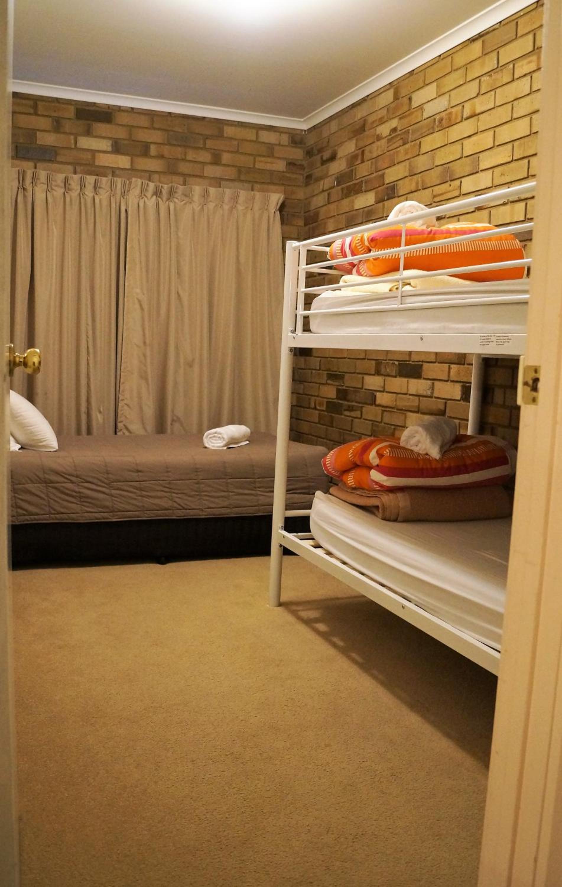 Deluxe Two-Bedroom Suite with Spa Bath photo 3