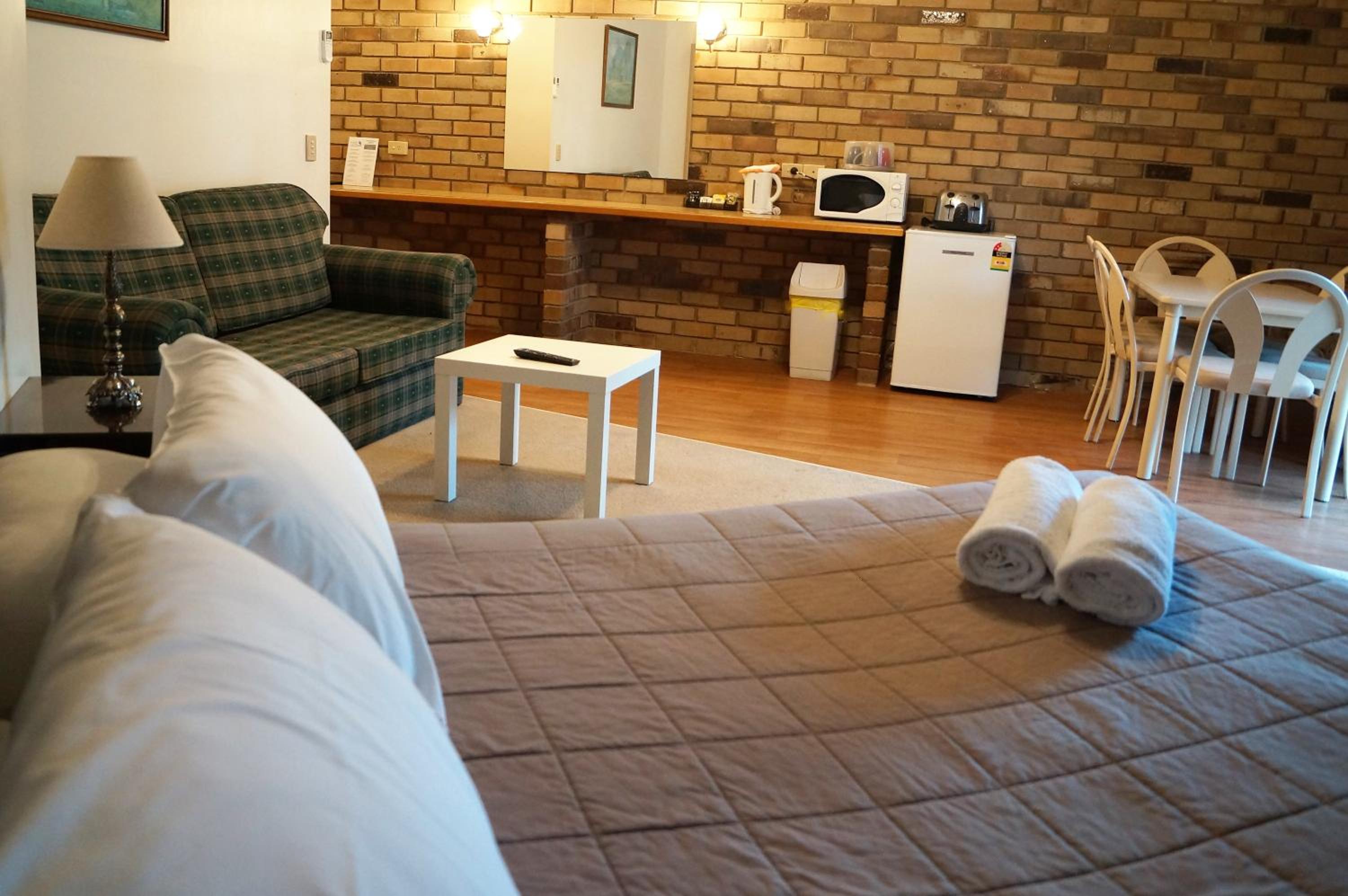 Deluxe Family Suite with Spa Bath photo 1
