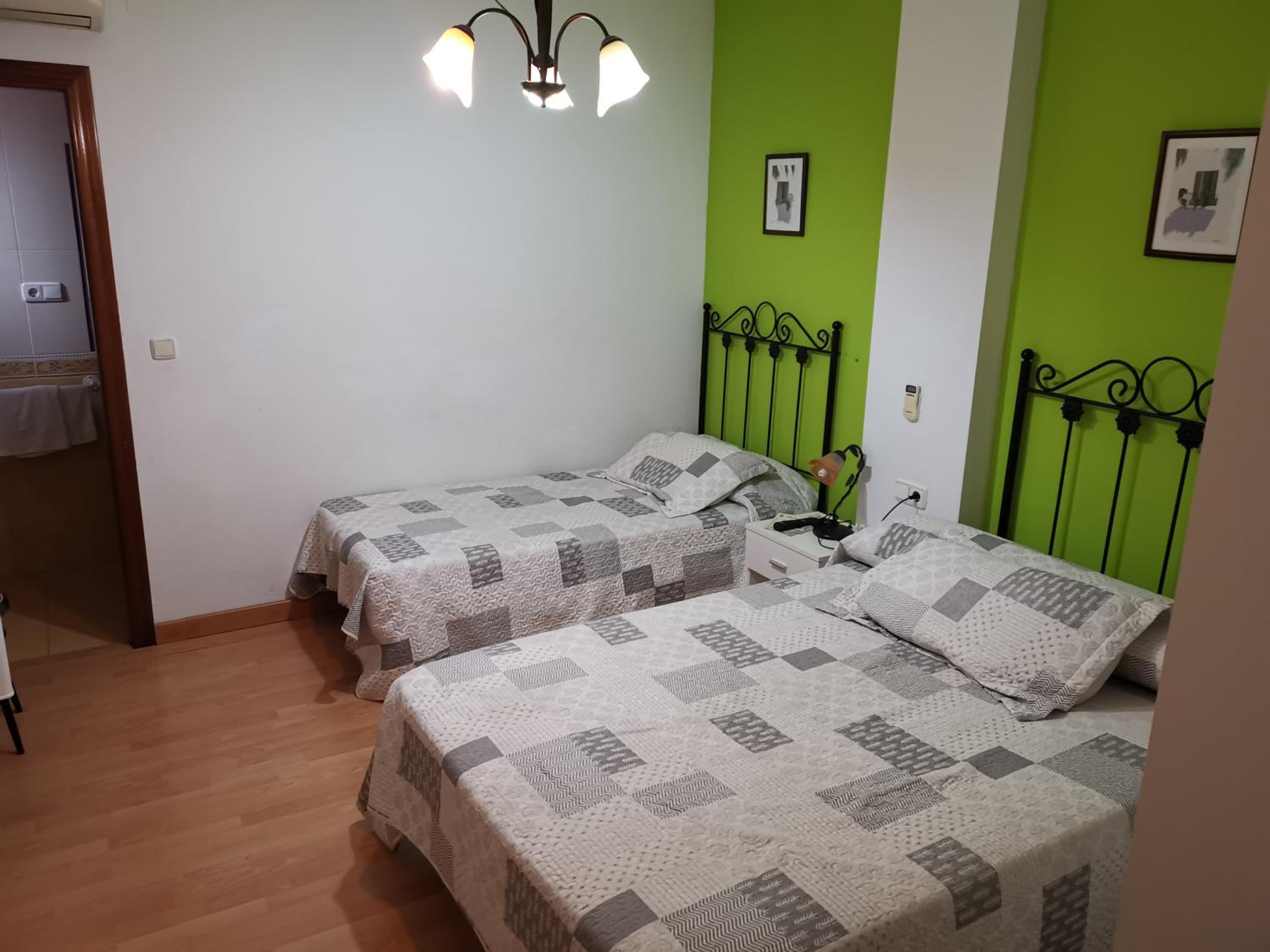 Standard Double or Twin Room - Photo 7