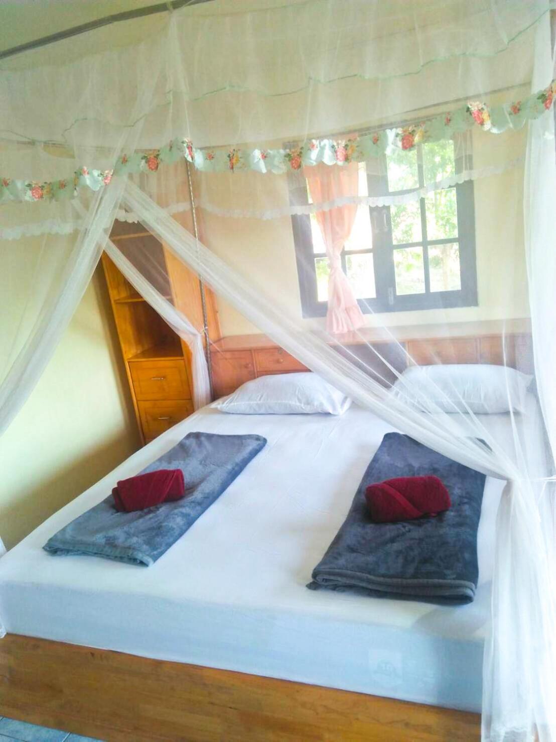 Bungalow With Double Bed And Fan photo 3