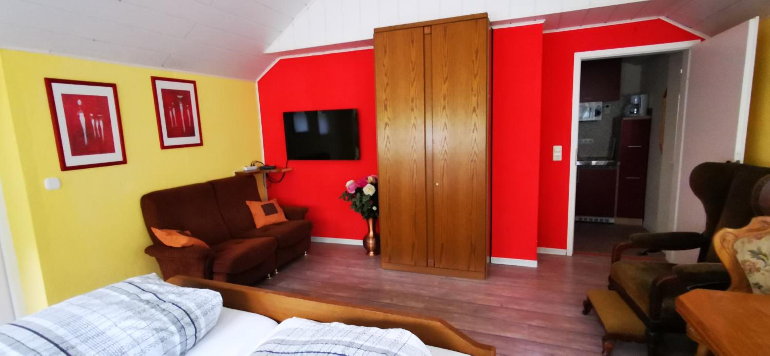 One-Bedroom Apartment photo 1