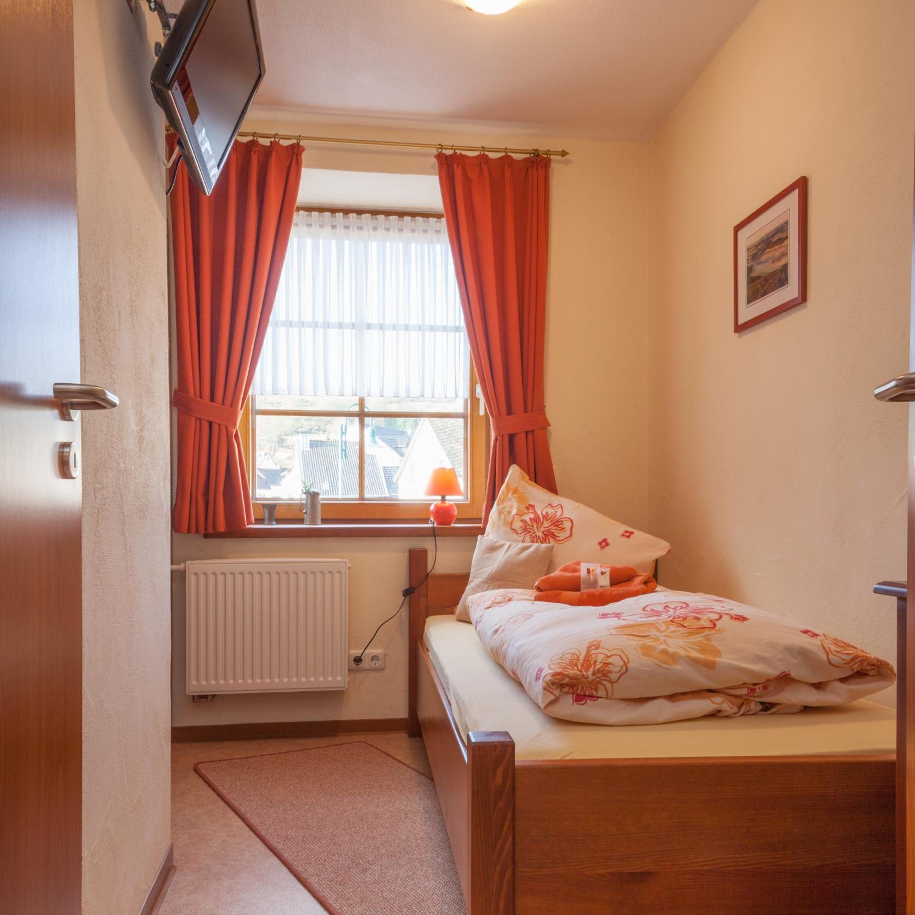 Small Single Room photo 1