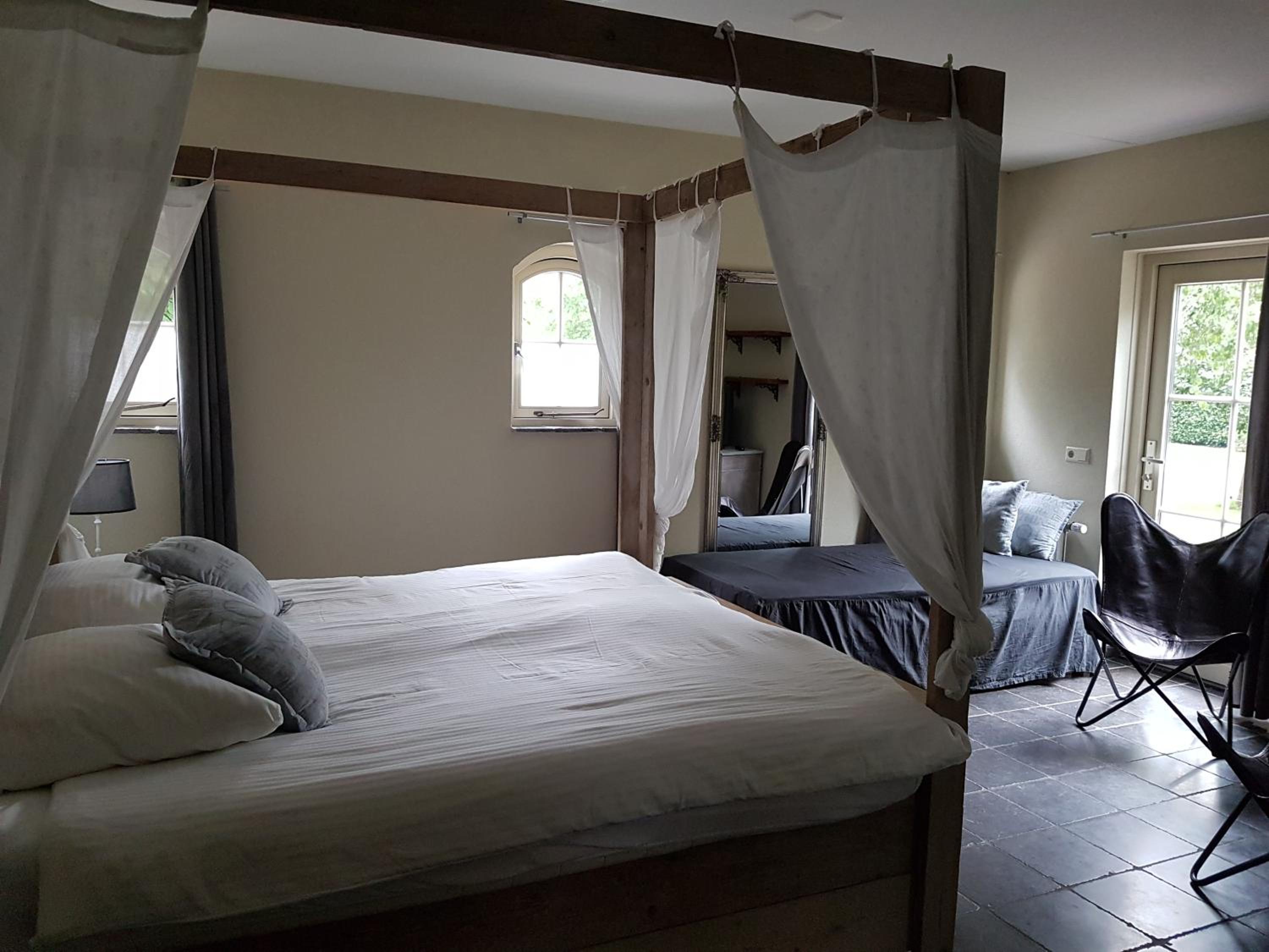 Deluxe Double Room (2 Adults + 1 Child) photo 1